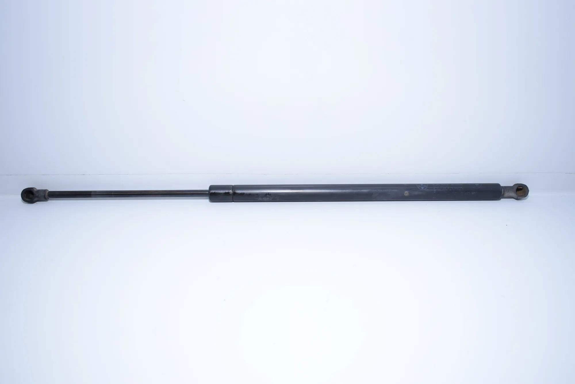 Left Side Tailgate Gas Strut – OEM 8402405 · BMW X5 (E53) 4.6 is 2003