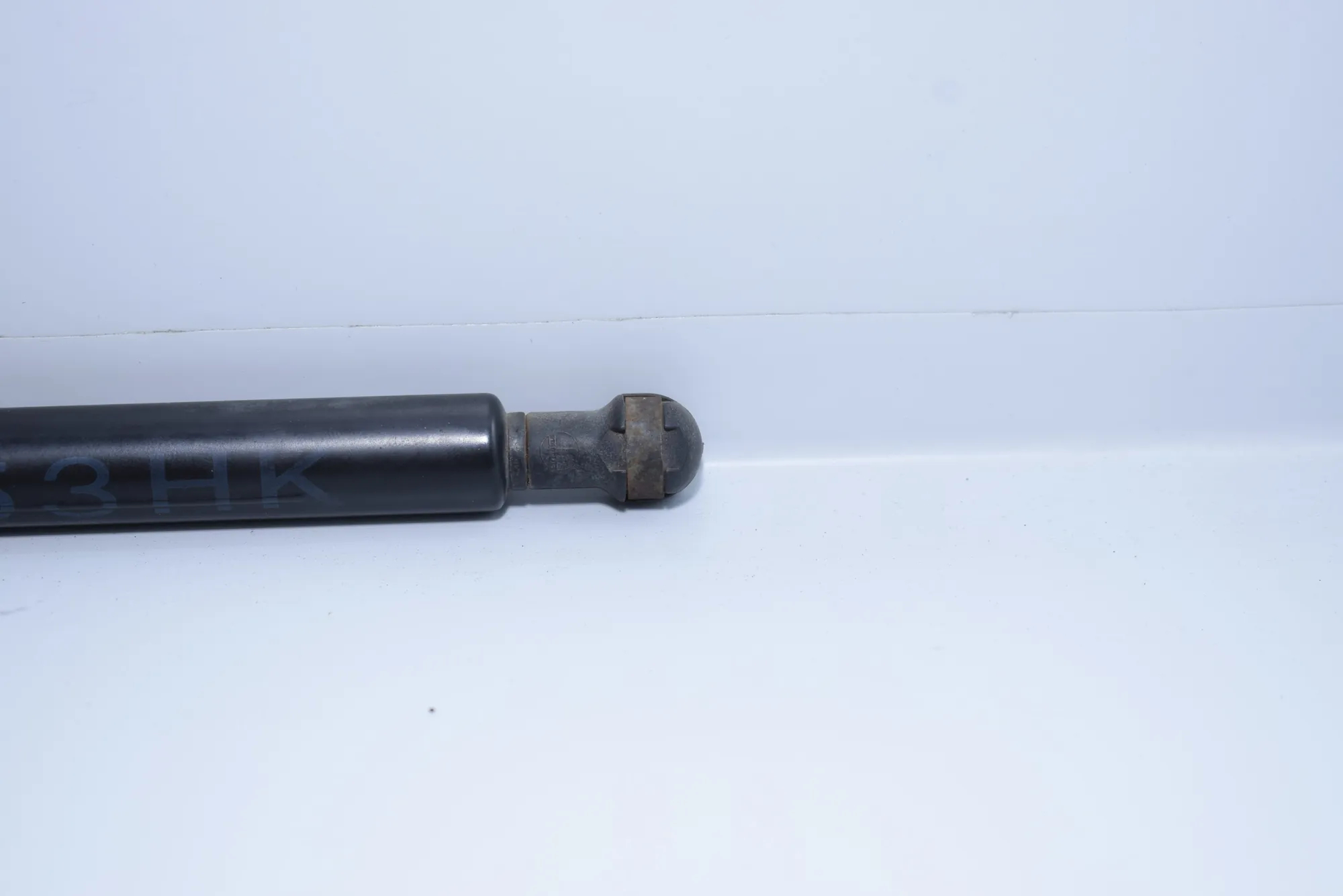 Left Side Tailgate Gas Strut – OEM 8402405 · BMW X5 (E53) 4.6 is 2003 – 6