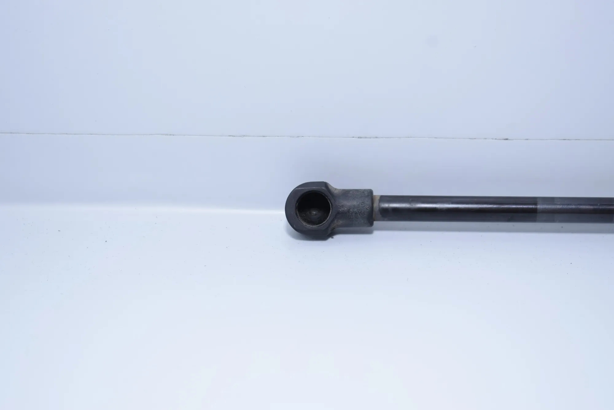 Left Side Tailgate Gas Strut – OEM 8402405 · BMW X5 (E53) 4.6 is 2003 – 2