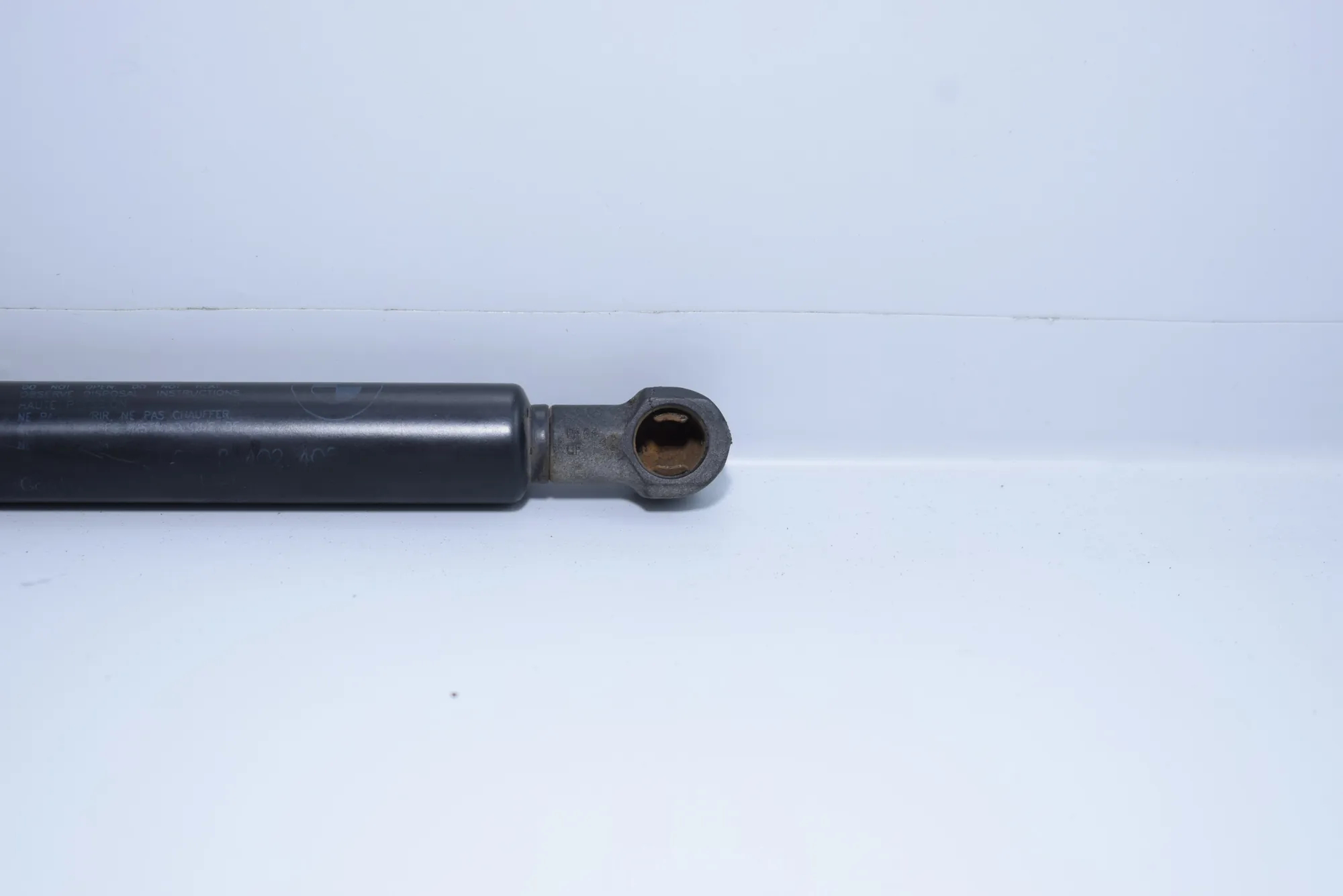 Left Side Tailgate Gas Strut – OEM 8402405 · BMW X5 (E53) 4.6 is 2003 – 3