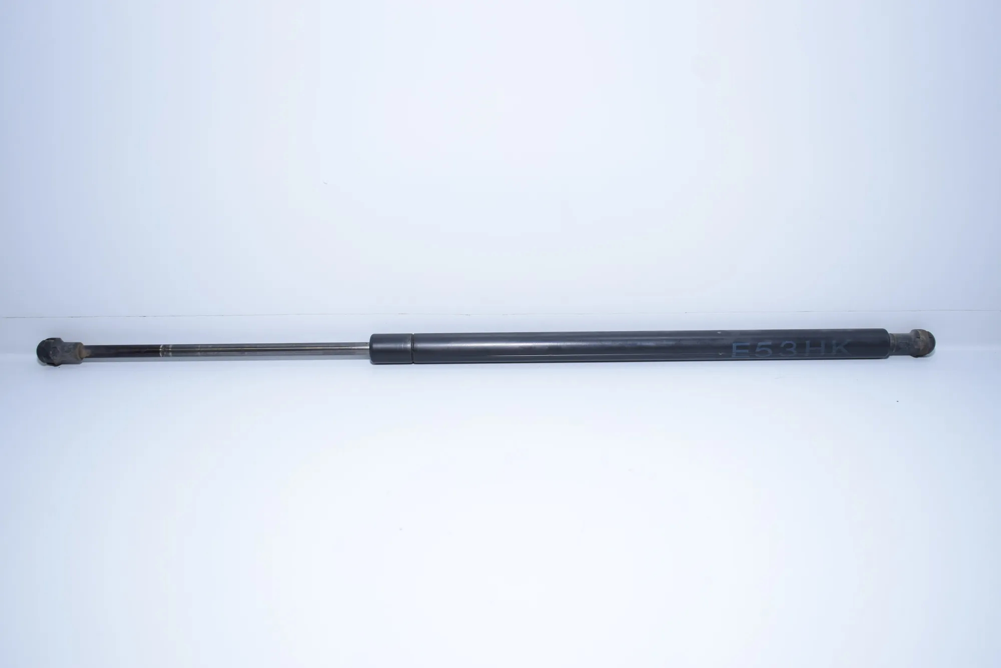 Left Side Tailgate Gas Strut – OEM 8402405 · BMW X5 (E53) 4.6 is 2003 – 4
