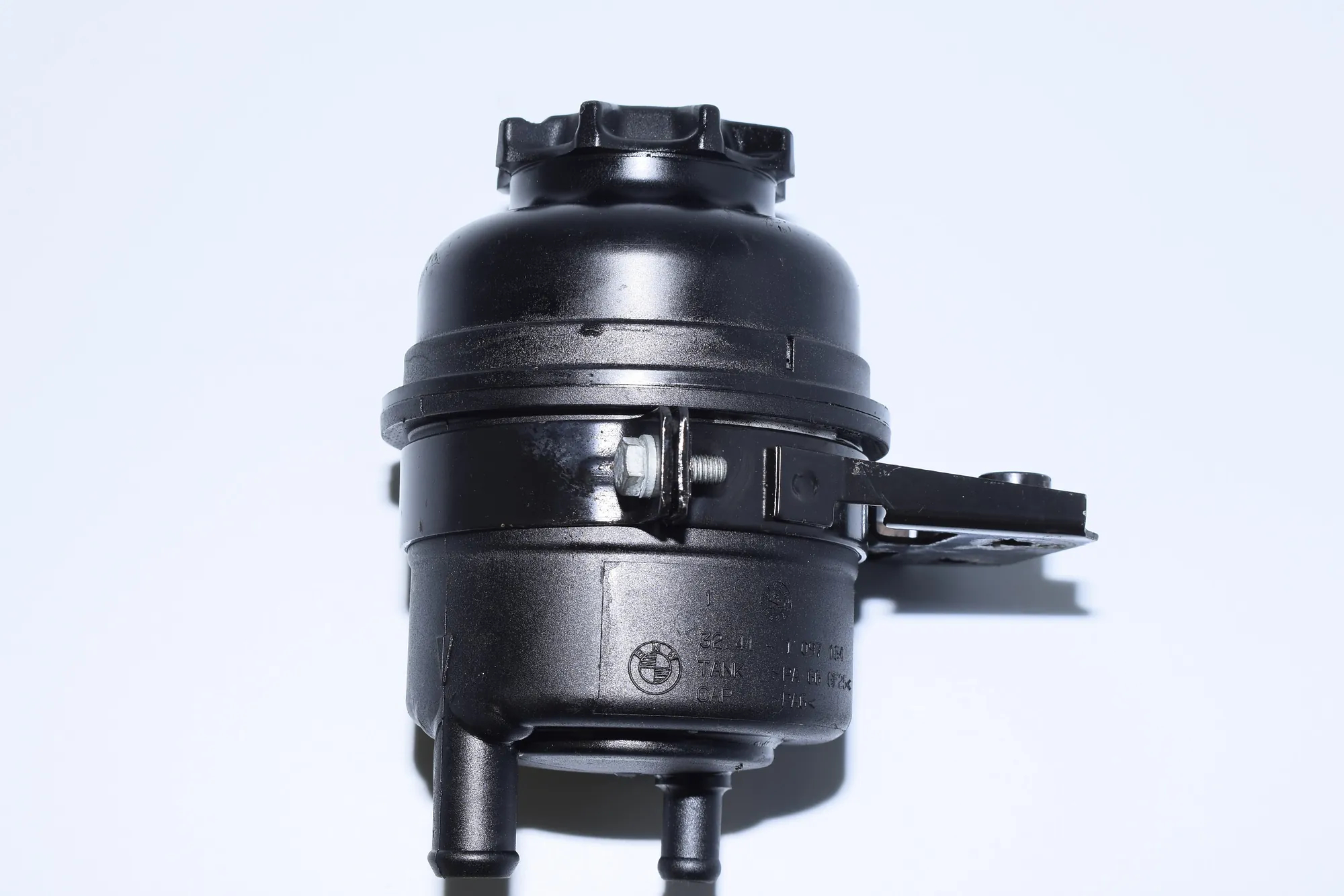 Power Steering Pump Tank – OEM 1097164 · BMW X5 (E53) 4.8 is 2004 – 2
