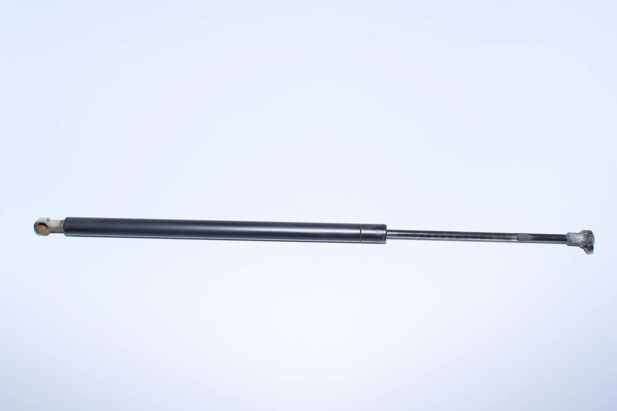 Right Side Tailgate Gas Strut – OEM 8402405 · BMW X5 (E53) 4.8 is 2004 – 2