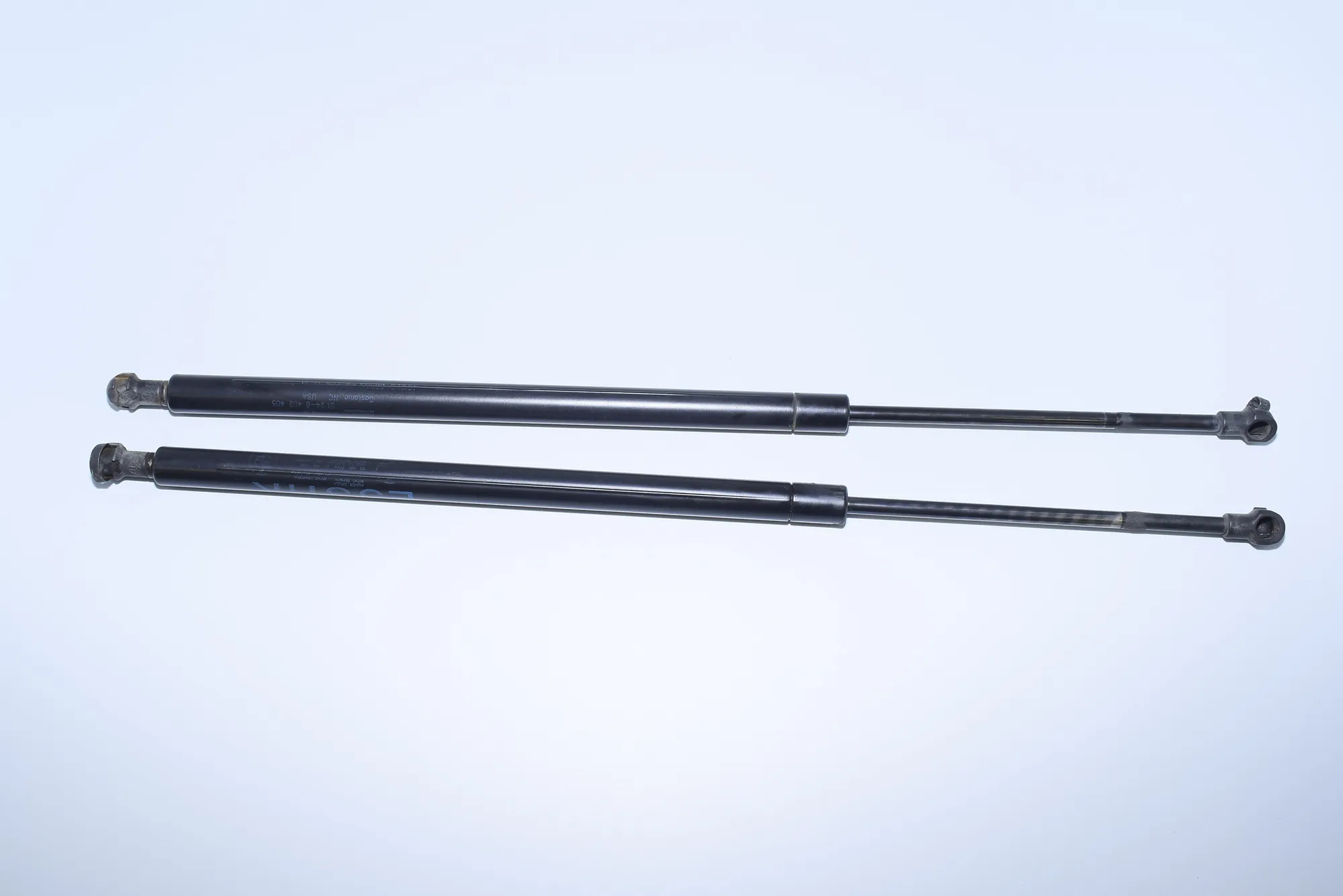 Left Side Tailgate Gas Strut – OEM 8402405 · BMW X5 (E53) 4.8 is 2004 – 6