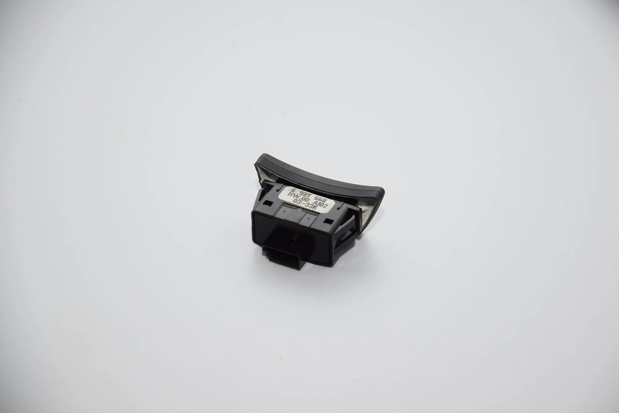 Switches – OEM 6921668 · BMW 5 (E60) BMW 5 (E60) 2006 – 3