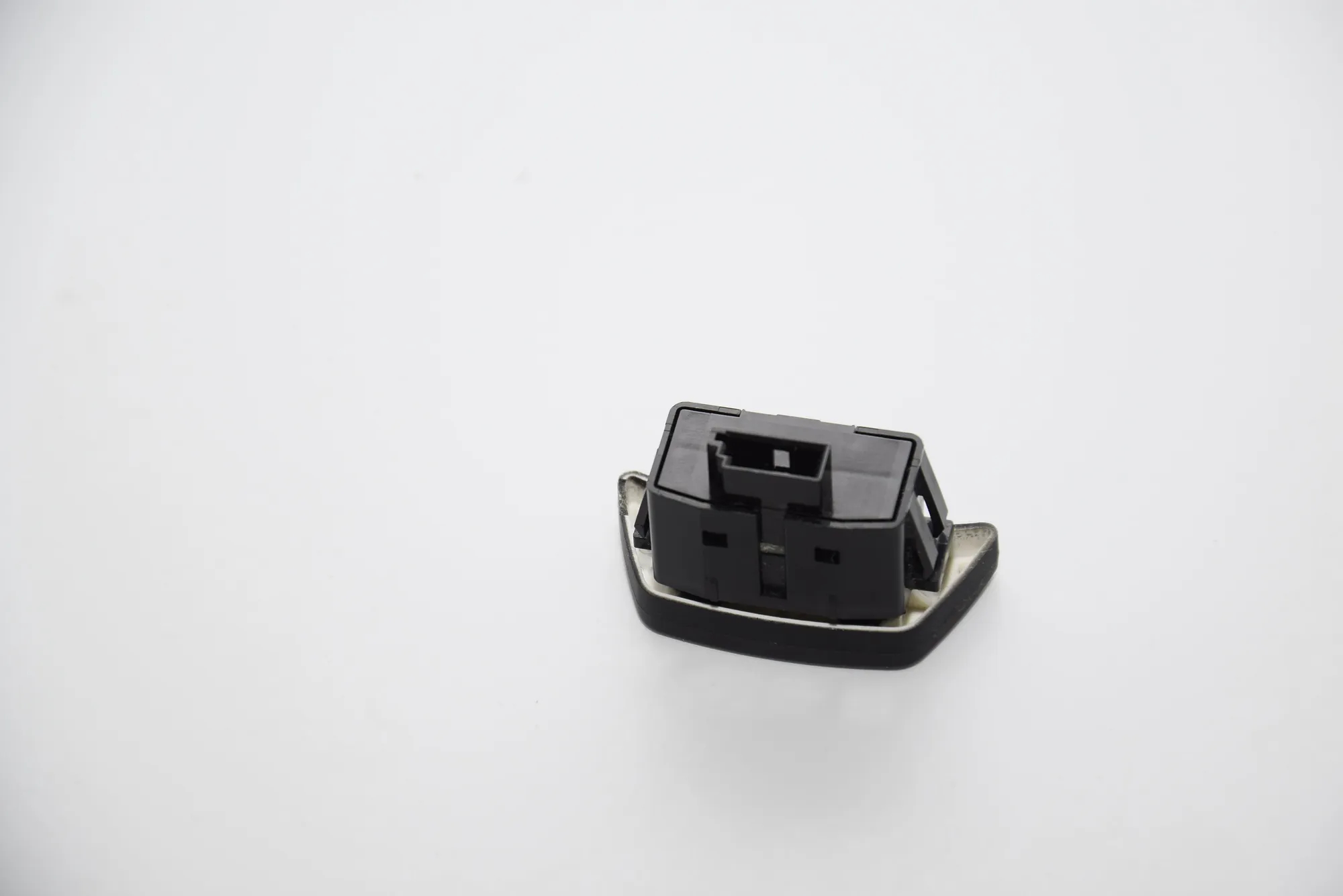 Switches – OEM 6921668 · BMW 5 (E60) BMW 5 (E60) 2006 – 4