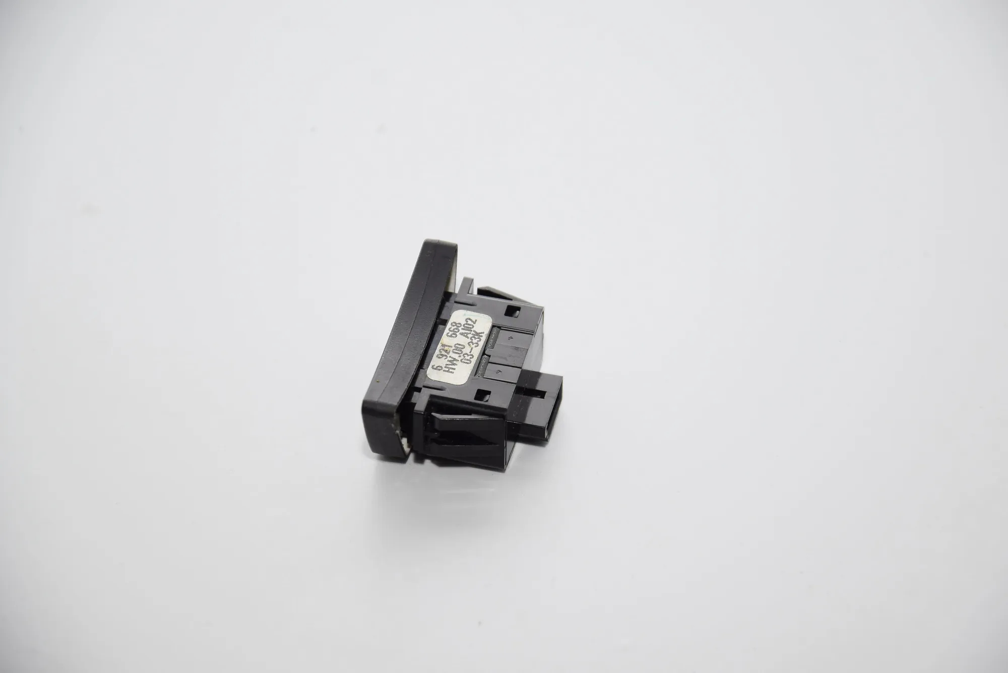 Switches – OEM 6921668 · BMW 5 (E60) BMW 5 (E60) 2006 – 2