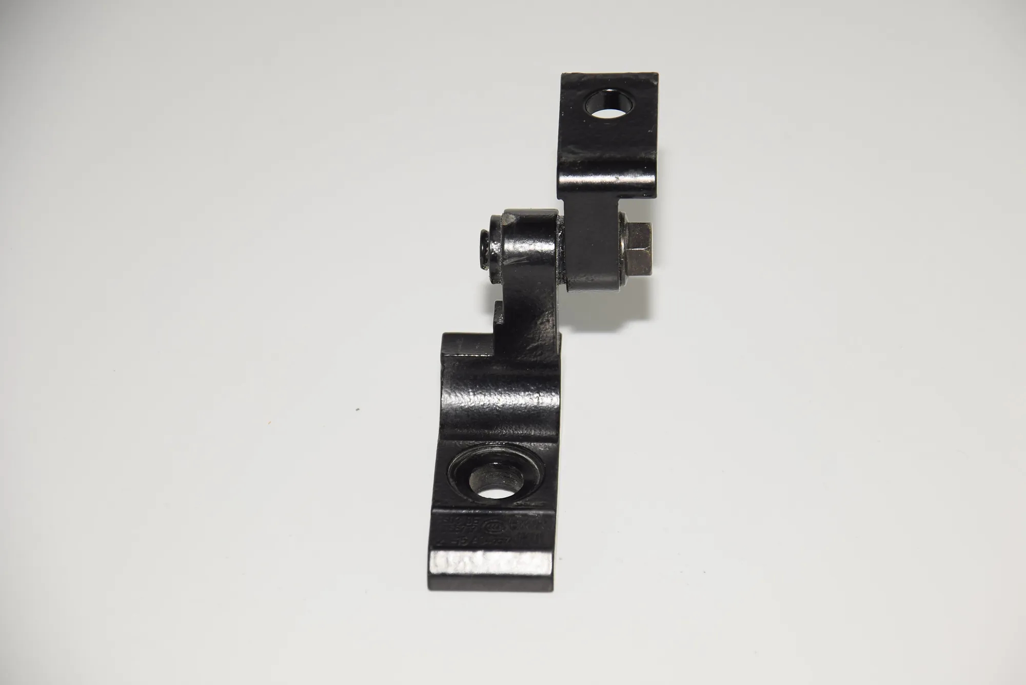 Rear Left Door Hinge – OEM 7266717 · BMW i3 (I01) Hybrid 2016 – 2
