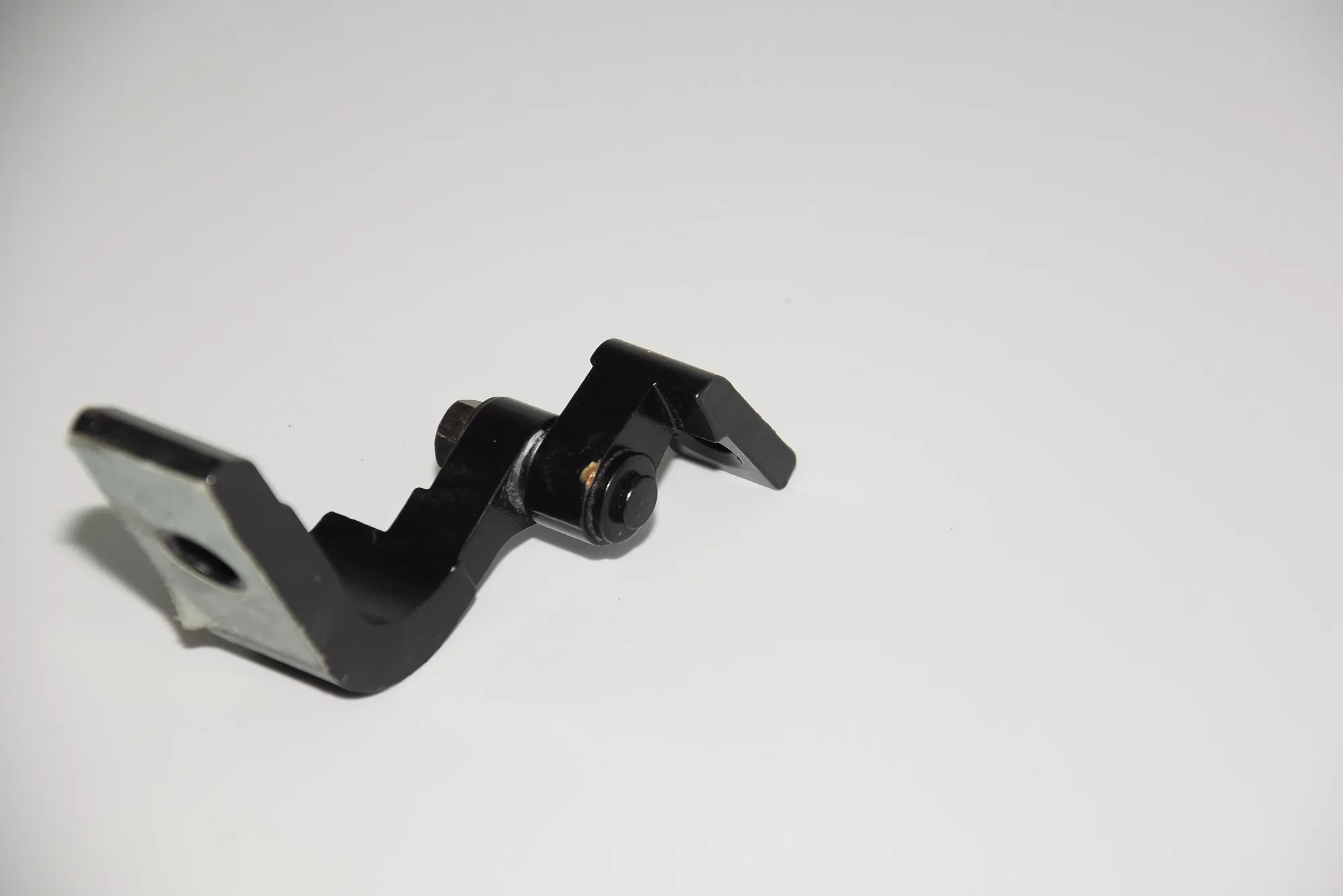 Rear Left Door Hinge – OEM 7266715 · BMW i3 (I01) Hybrid 2016 – 3