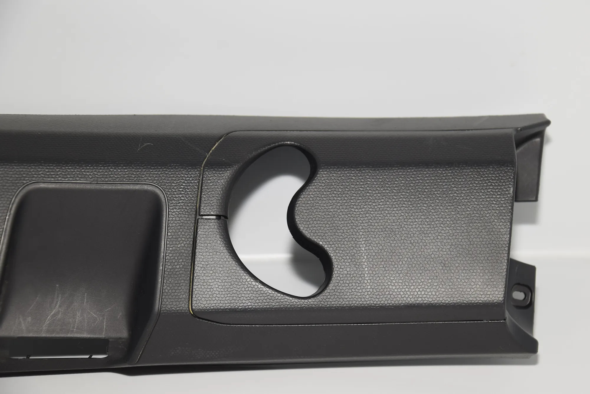Rear Left Pillar Trim – OEM 7303705 · BMW i3 (I01) Hybrid 2016 – 2