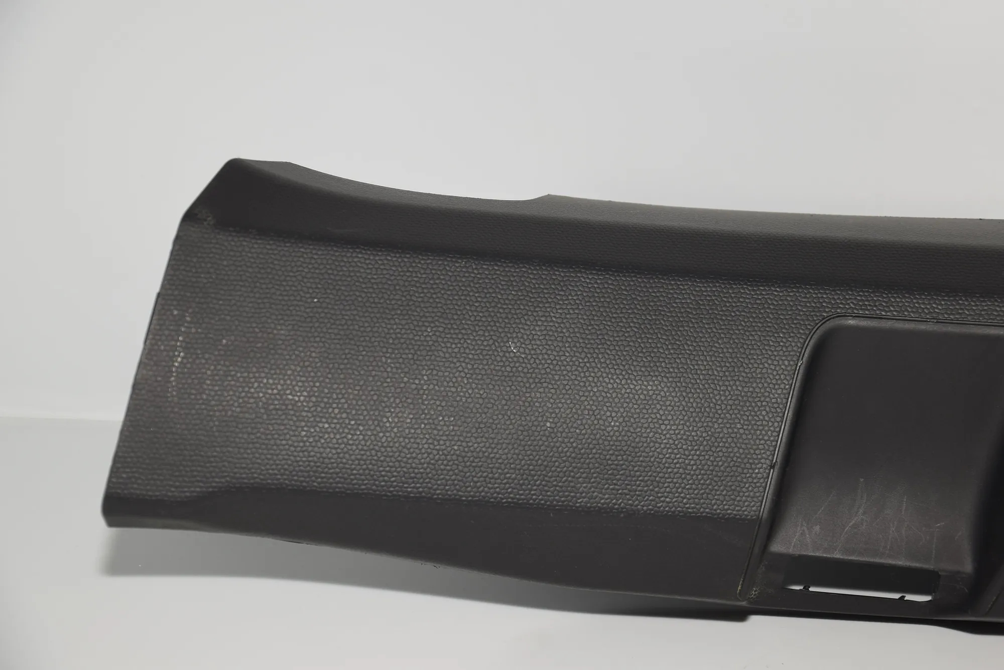 Rear Left Pillar Trim – OEM 7303705 · BMW i3 (I01) Hybrid 2016 – 3