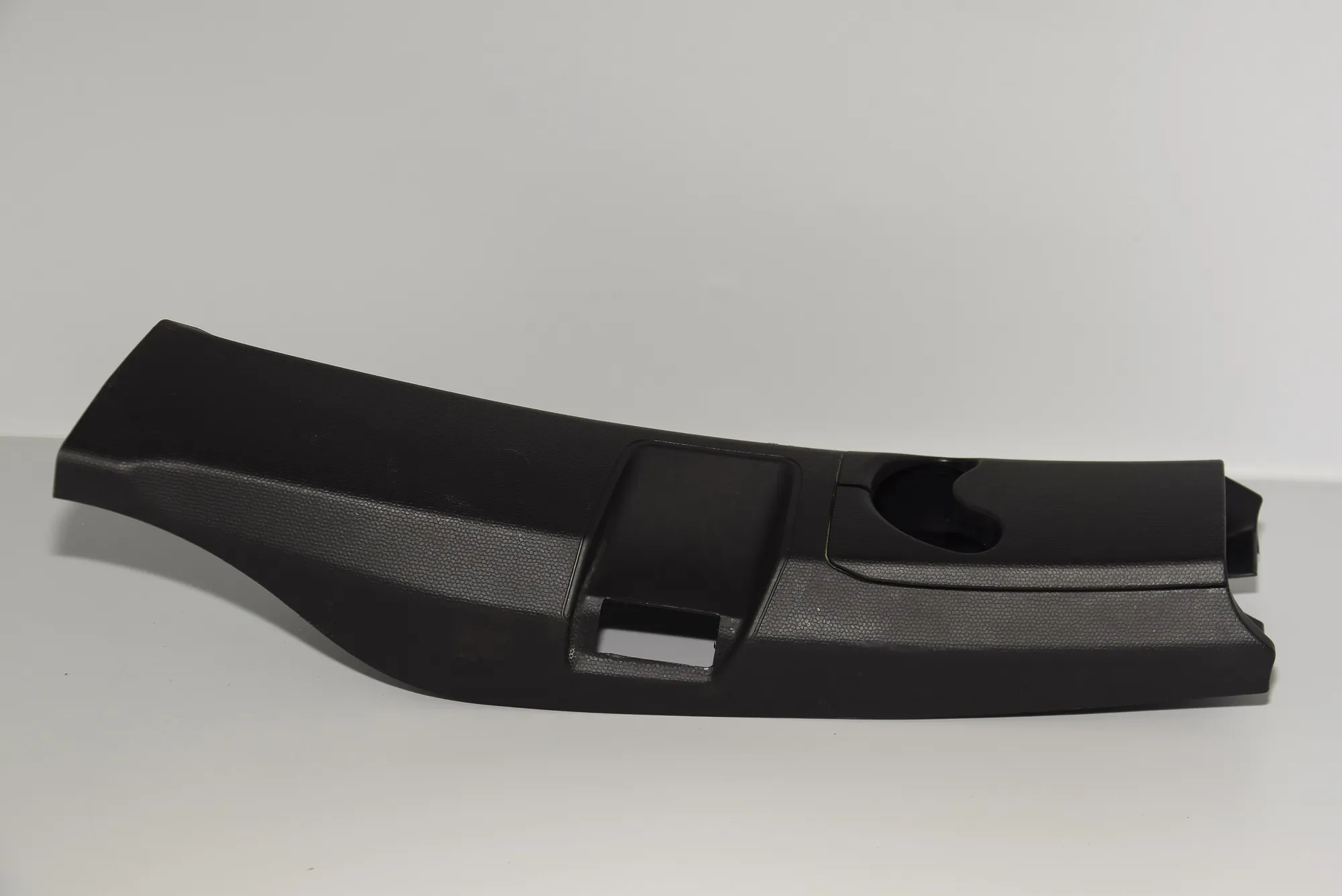 Rear Left Pillar Trim – OEM 7303705 · BMW i3 (I01) Hybrid 2016 – 4
