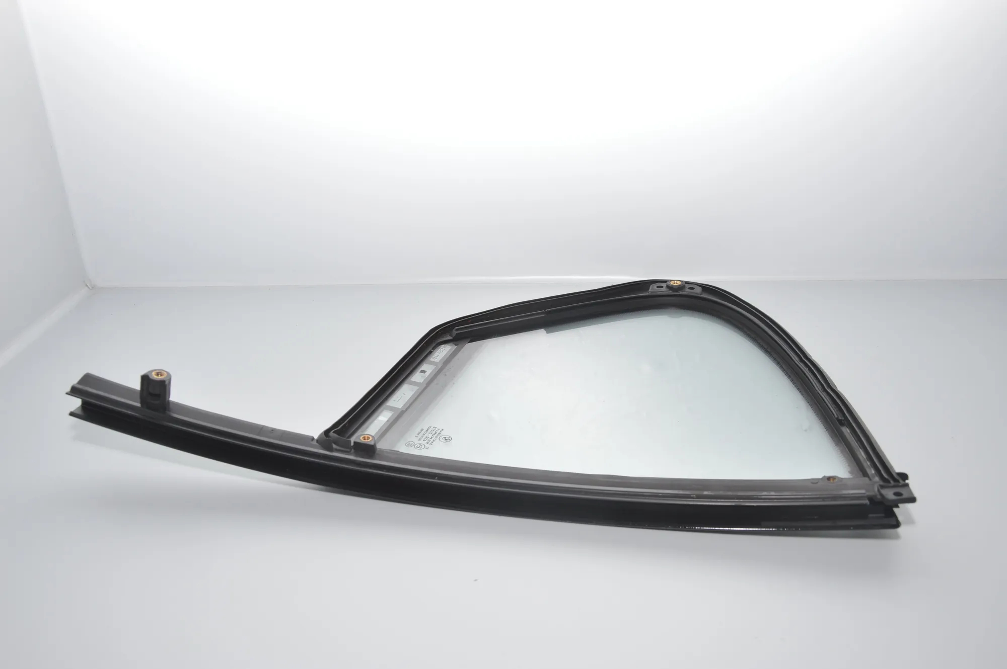 Rear Left Quarter Window – OEM NA · BMW 7 (G11, G12) BMW 7 (G11, G12) 2015 – 2