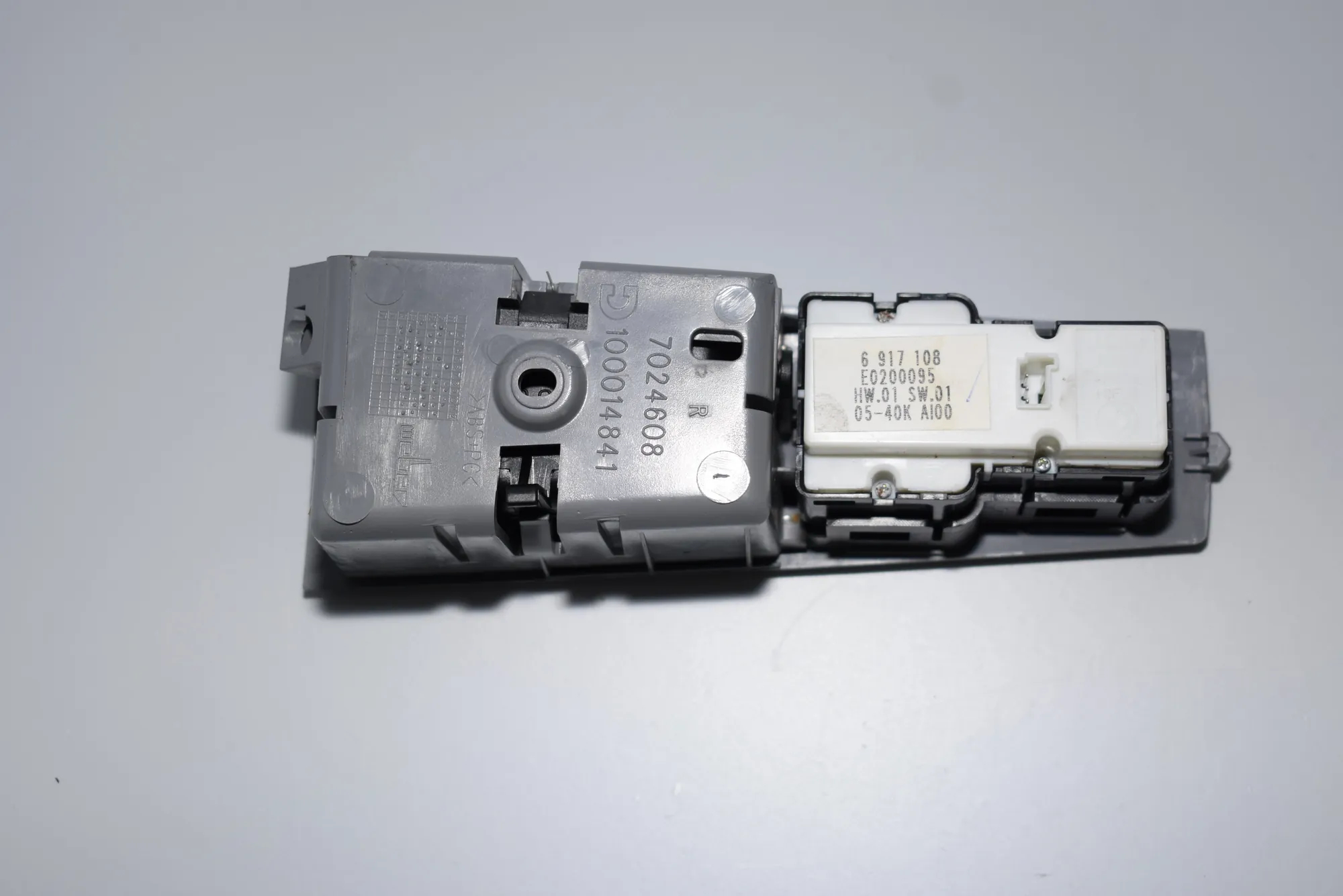 Rear Right Door Window Switch – OEM 6917108 · BMW 7 (E65, E66, E67) BMW 7 (E65, E66, E67) 2005 – 3