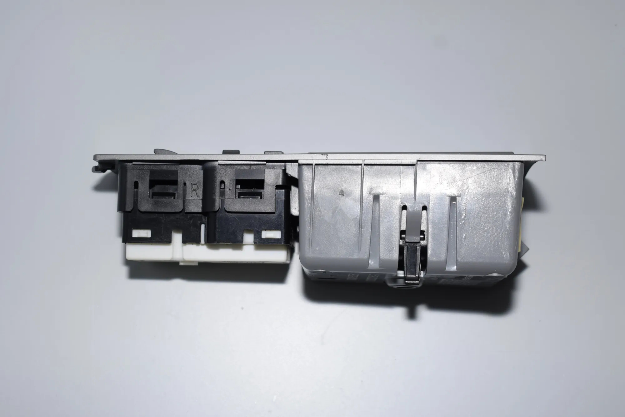 Rear Right Door Window Switch – OEM 6917108 · BMW 7 (E65, E66, E67) BMW 7 (E65, E66, E67) 2005 – 4