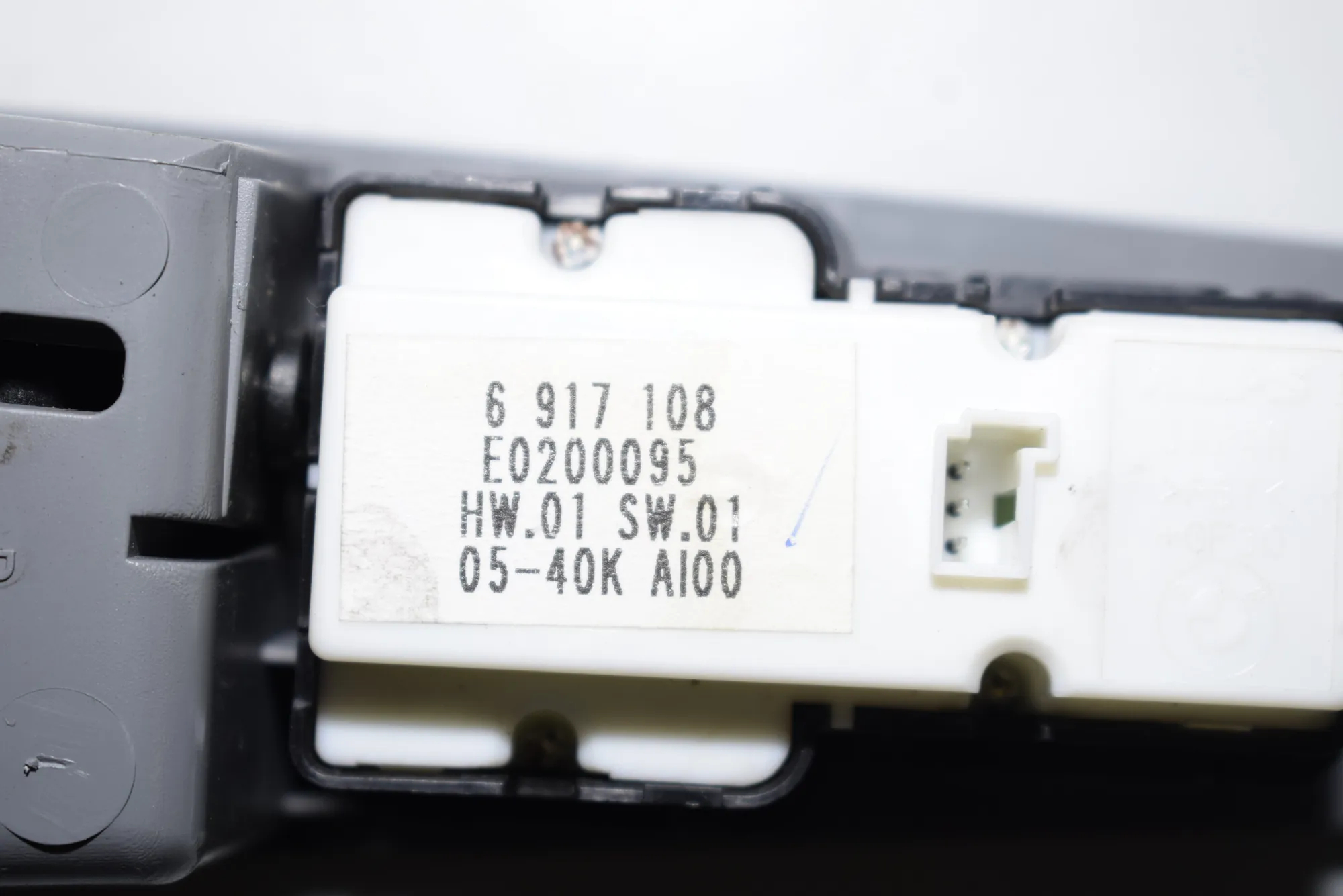 Rear Right Door Window Switch – OEM 6917108 · BMW 7 (E65, E66, E67) BMW 7 (E65, E66, E67) 2005 – 5