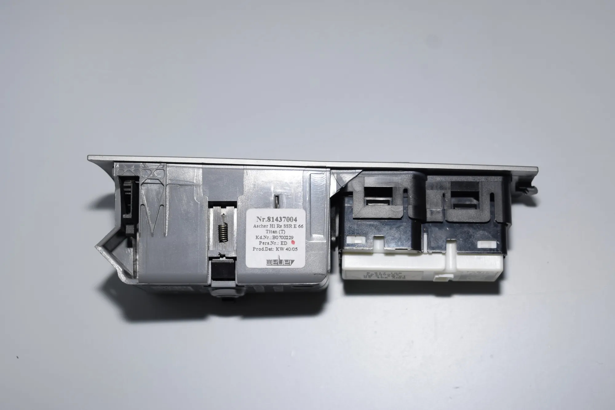 Rear Right Door Window Switch – OEM 6917108 · BMW 7 (E65, E66, E67) BMW 7 (E65, E66, E67) 2005 – 2