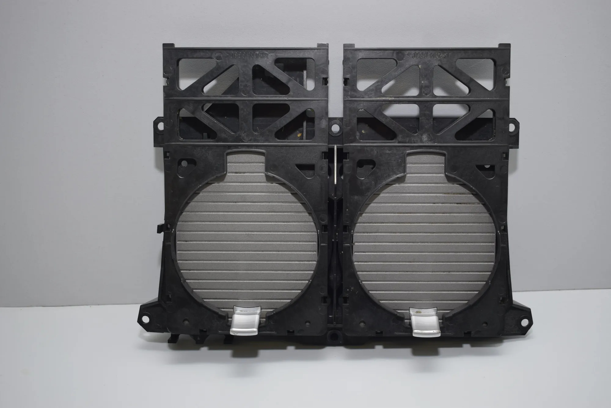 Cup Holder – OEM 7022816 · BMW 7 (E65, E66, E67) BMW 7 (E65, E66, E67) 2004 – 4