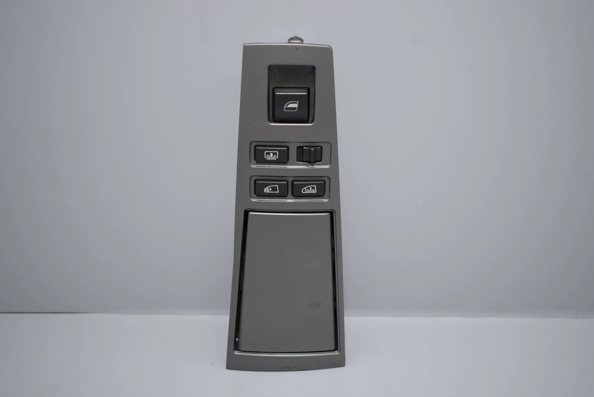 Rear Left Door Window Switch – OEM 6919880 · BMW 7 (E65, E66, E67) BMW 7 (E65, E66, E67) 2001 – 9