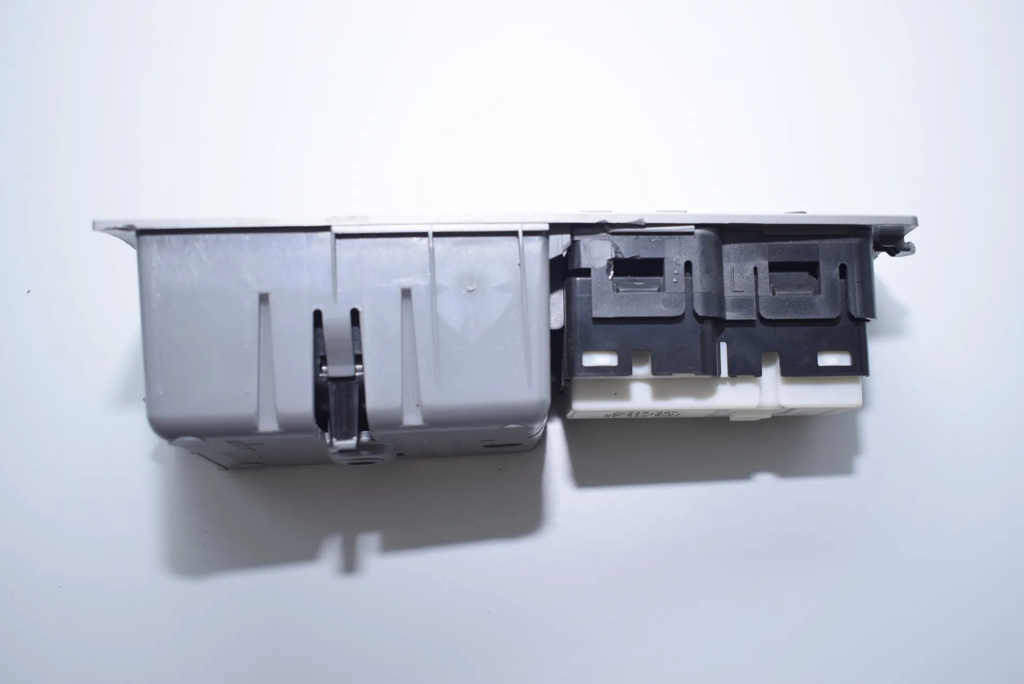 Rear Left Door Window Switch – OEM 6919880 · BMW 7 (E65, E66, E67) BMW 7 (E65, E66, E67) 2001 – 4