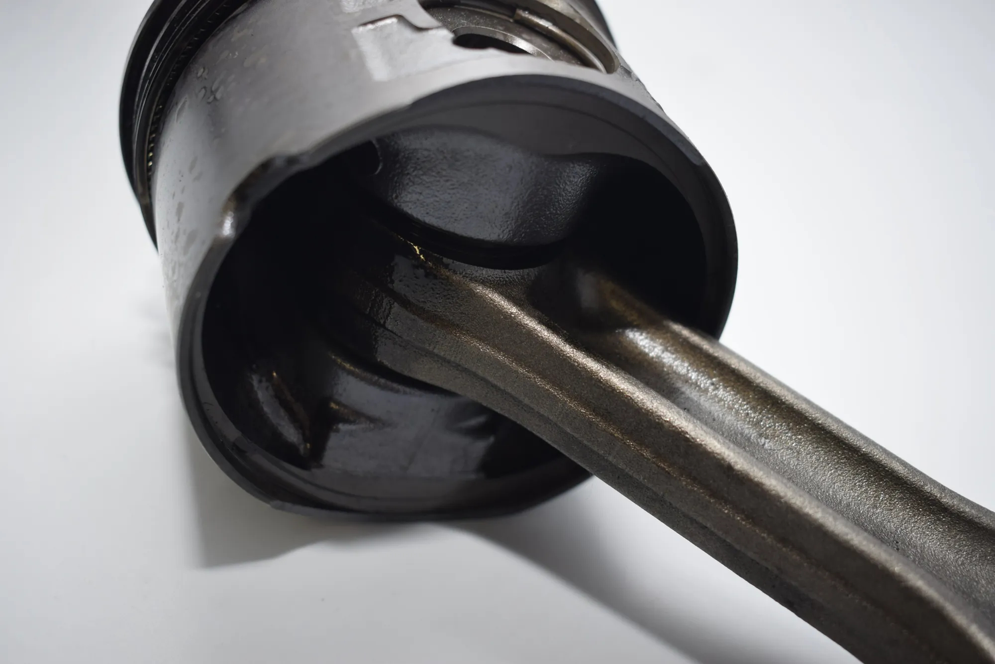 Piston – OEM NA · BMW 5 (E39) BMW 5 (E39) 1995 – 4