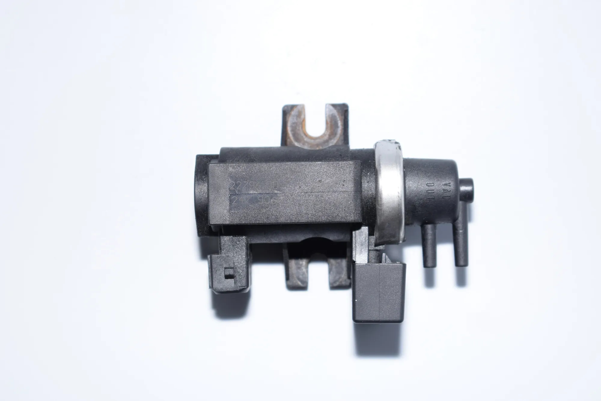 Solenoid Valve – OEM 2247906 · BMW 5 Touring (E39) 530 d 2000
