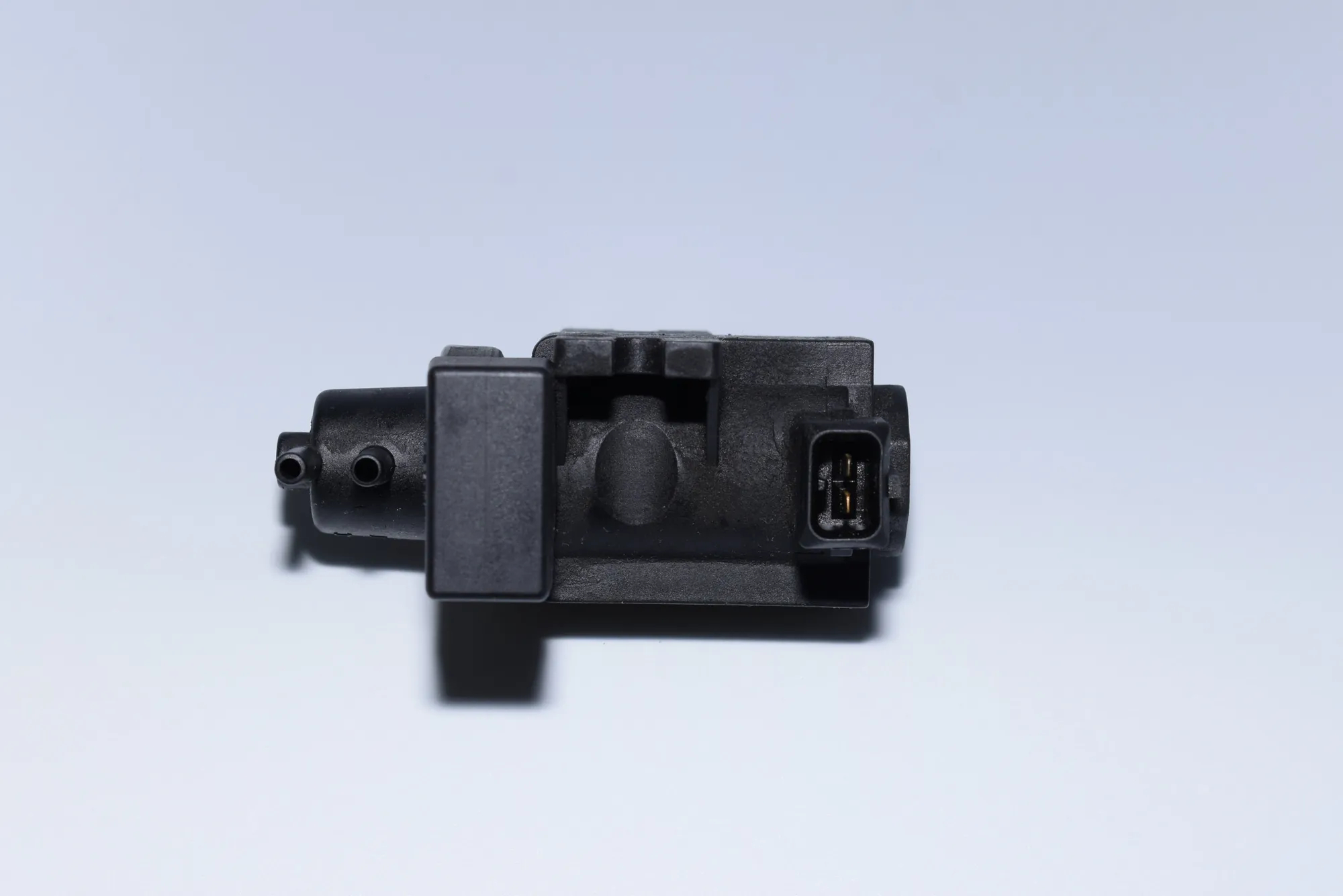 Solenoid Valve – OEM 2247906 · BMW 5 Touring (E39) 530 d 1999 – 3