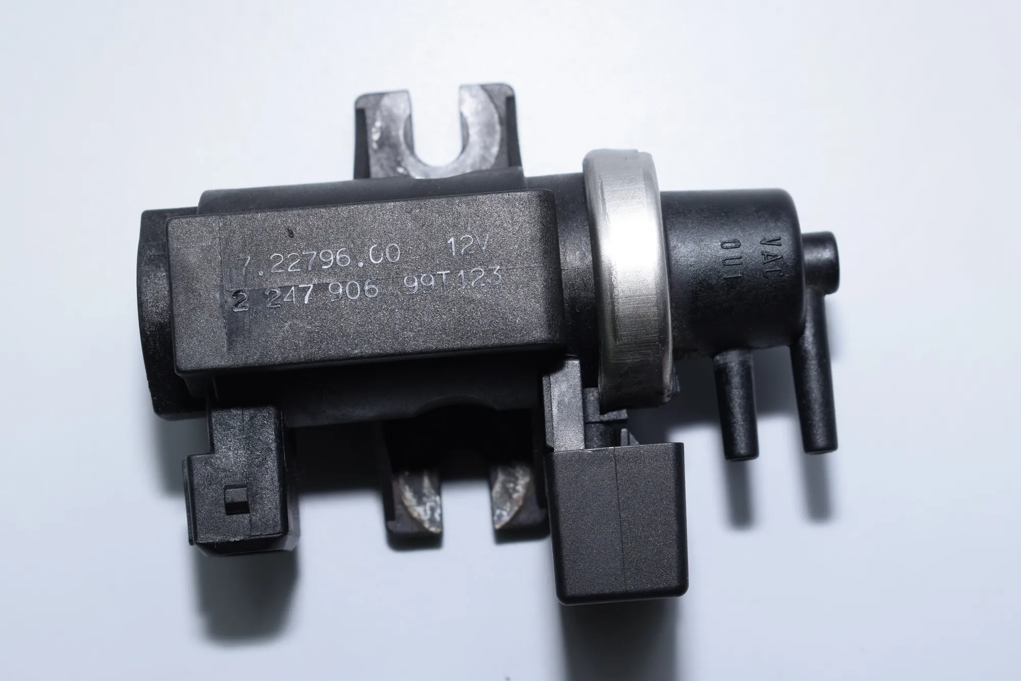 Solenoid Valve – OEM 2247906 · BMW 5 Touring (E39) 530 d 1999