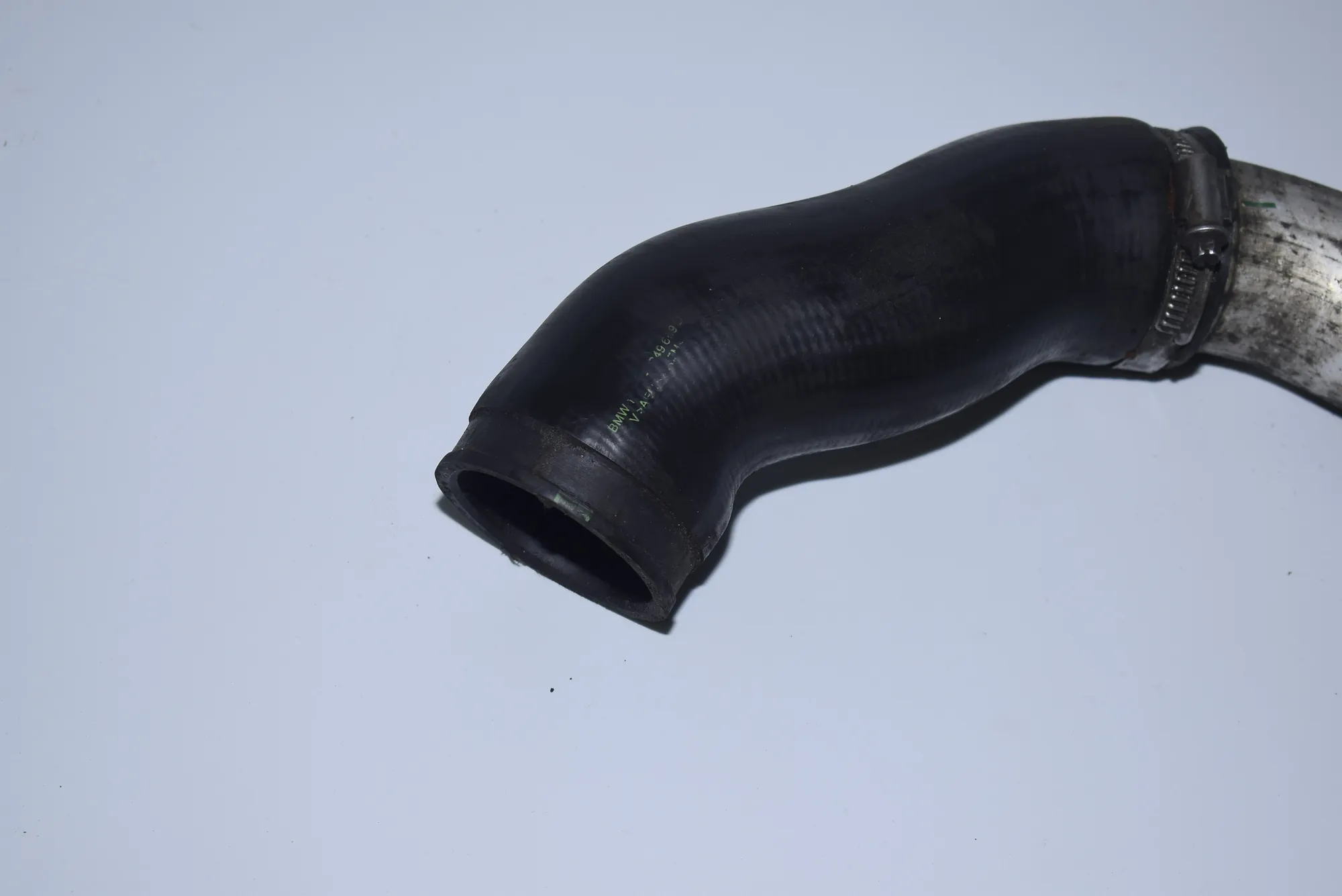 Right Side Intercooler Hose – OEM 2249669 · BMW 5 Touring (E39) 530 d 1999 – 4
