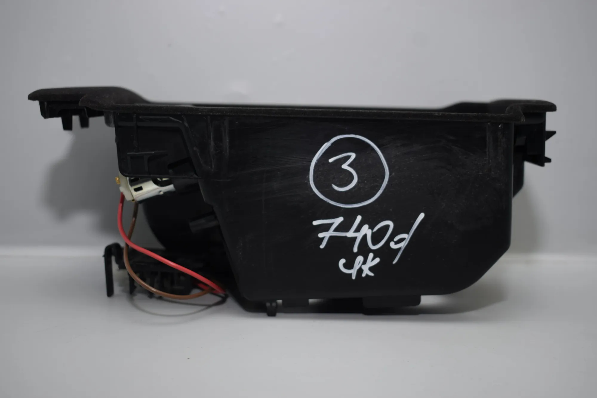 Armrest – OEM 9321368 · BMW 7 (G11, G12) BMW 7 (G11, G12) 740 d, Ld xDrive 2015 – 2