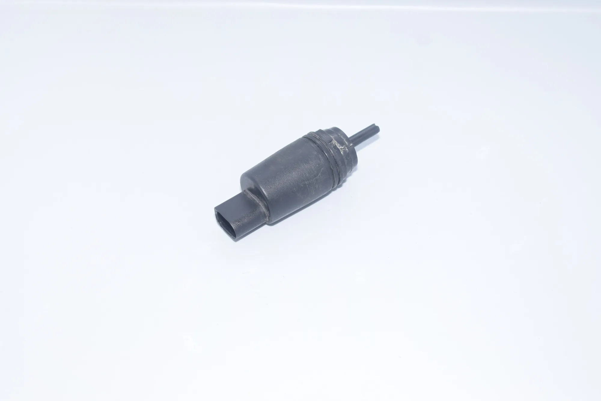 Washer Tank Motor – OEM 8377612 · BMW 5 Touring (E39) 525 d 2000