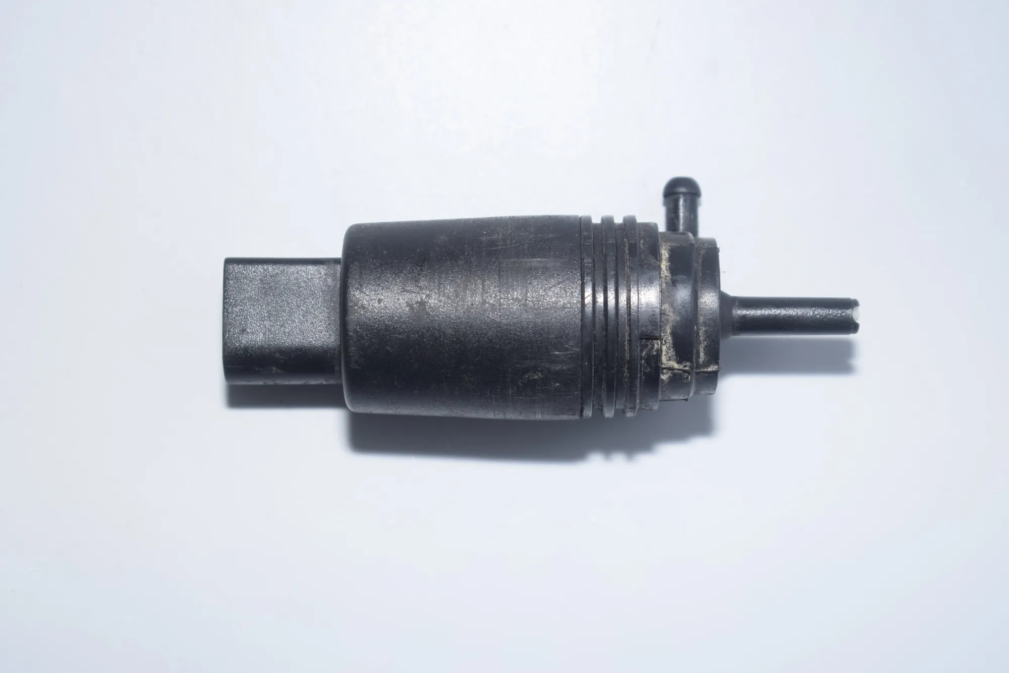 Washer Tank Motor – OEM 8377612 · BMW 5 Touring (E39) 525 d 2000 – 2