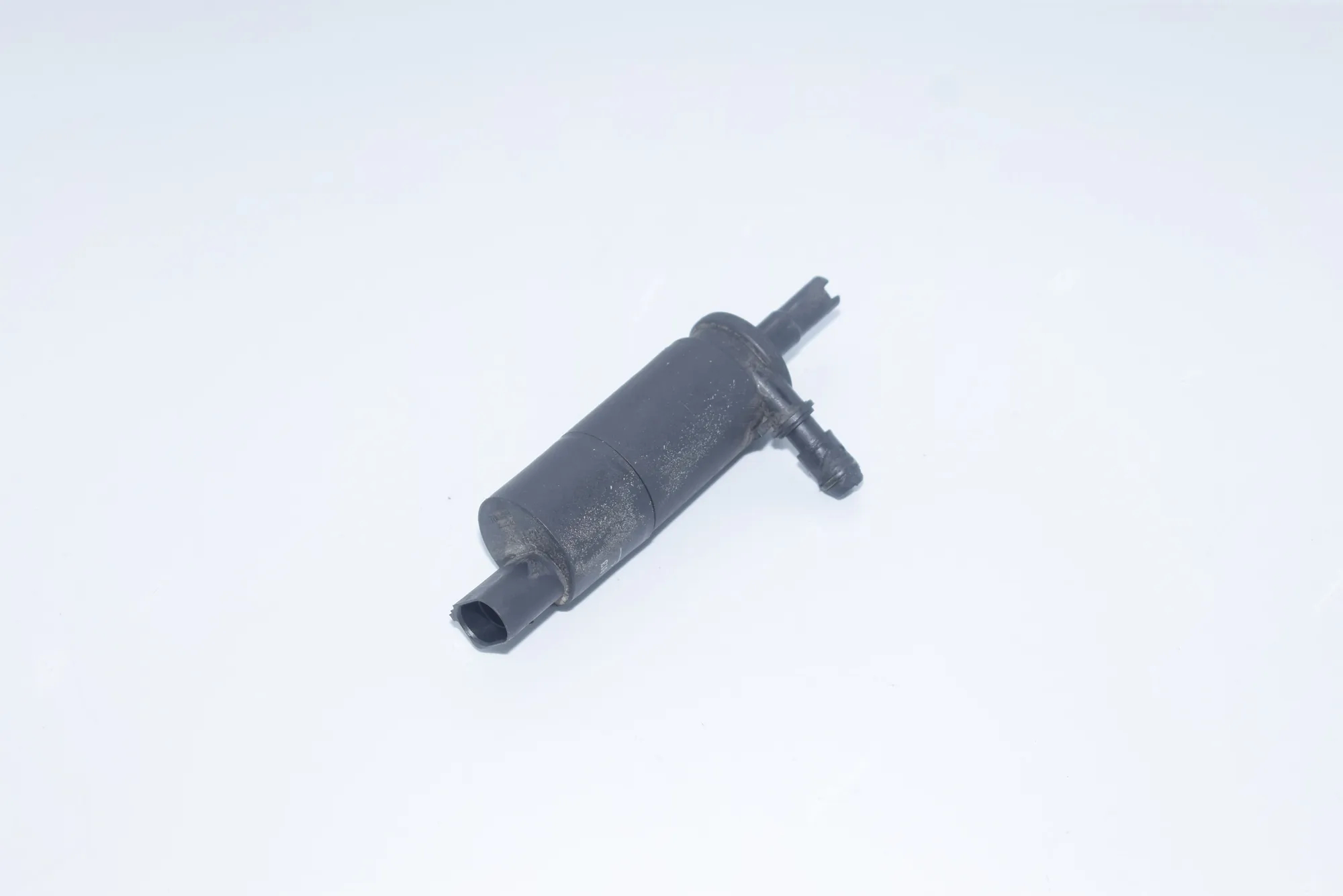 Washer Tank Motor – OEM 8377613 · BMW 5 Touring (E39) 525 d 2000 – 2