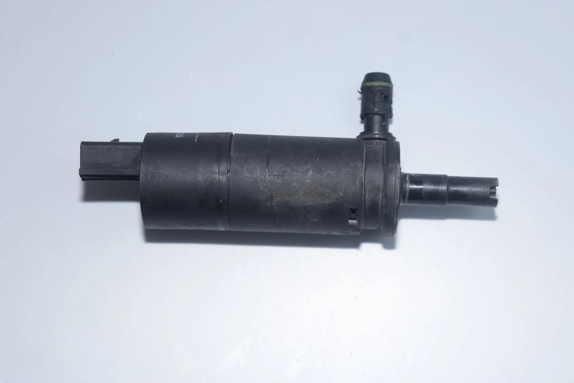 Washer Tank Motor – OEM 8377613 · BMW 5 Touring (E39) 525 d 2000 – 5