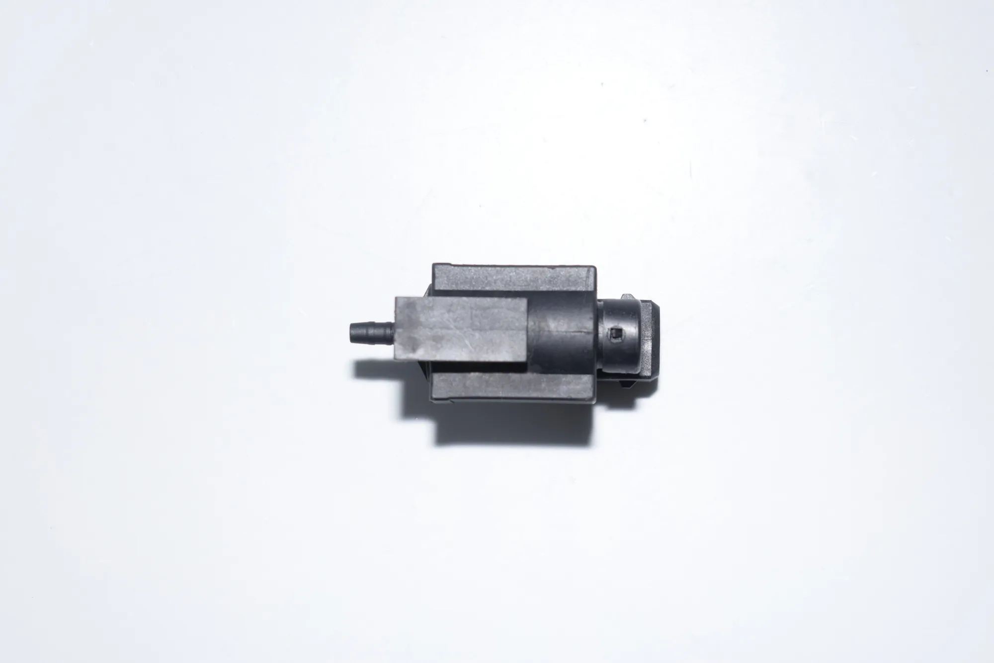 Solenoid Valve – OEM 1742712 · BMW 5 Touring (E39) 525 d 2000 – 3