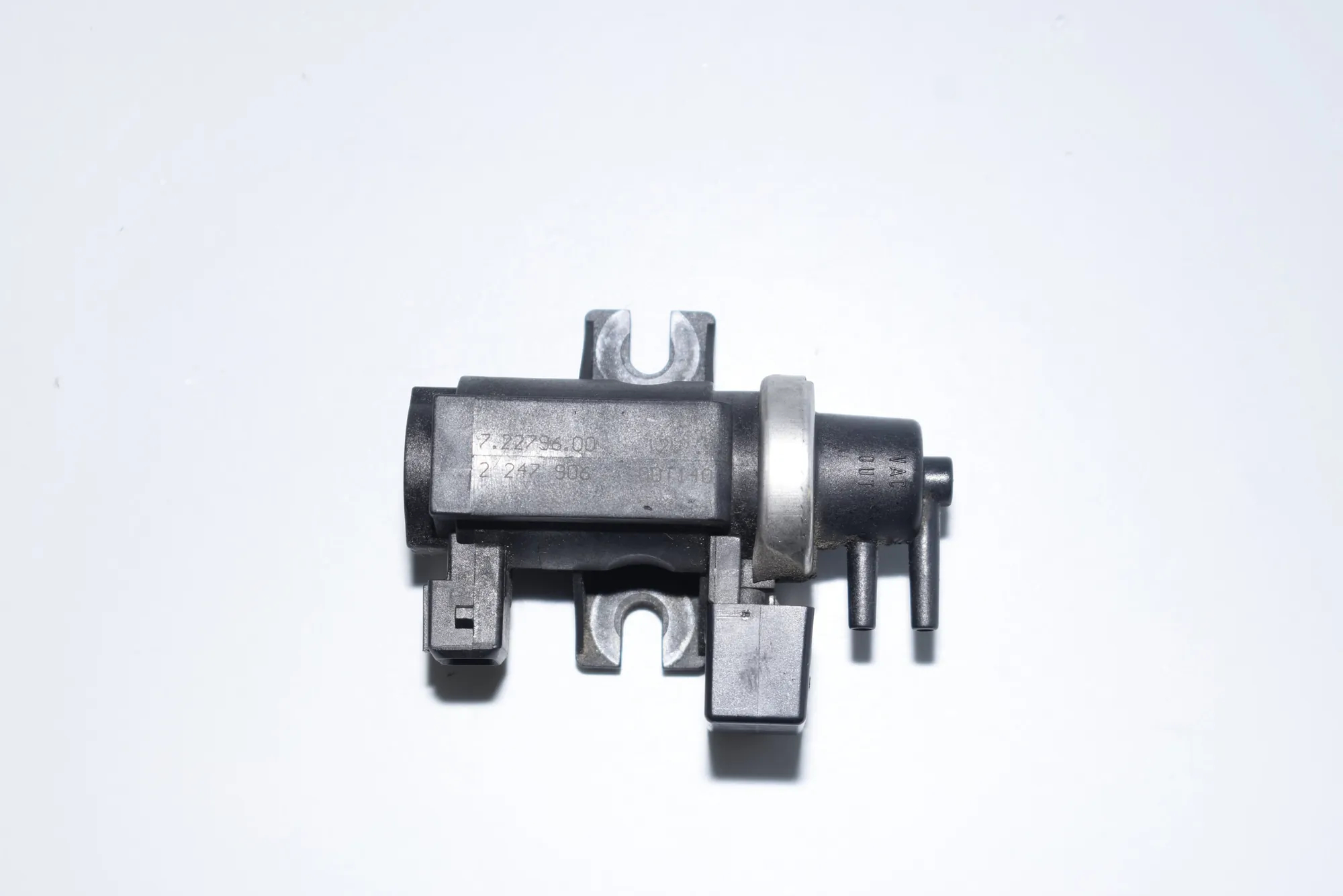 Solenoid Valve – OEM 2247906 · BMW 5 Touring (E39) 525 d 2000