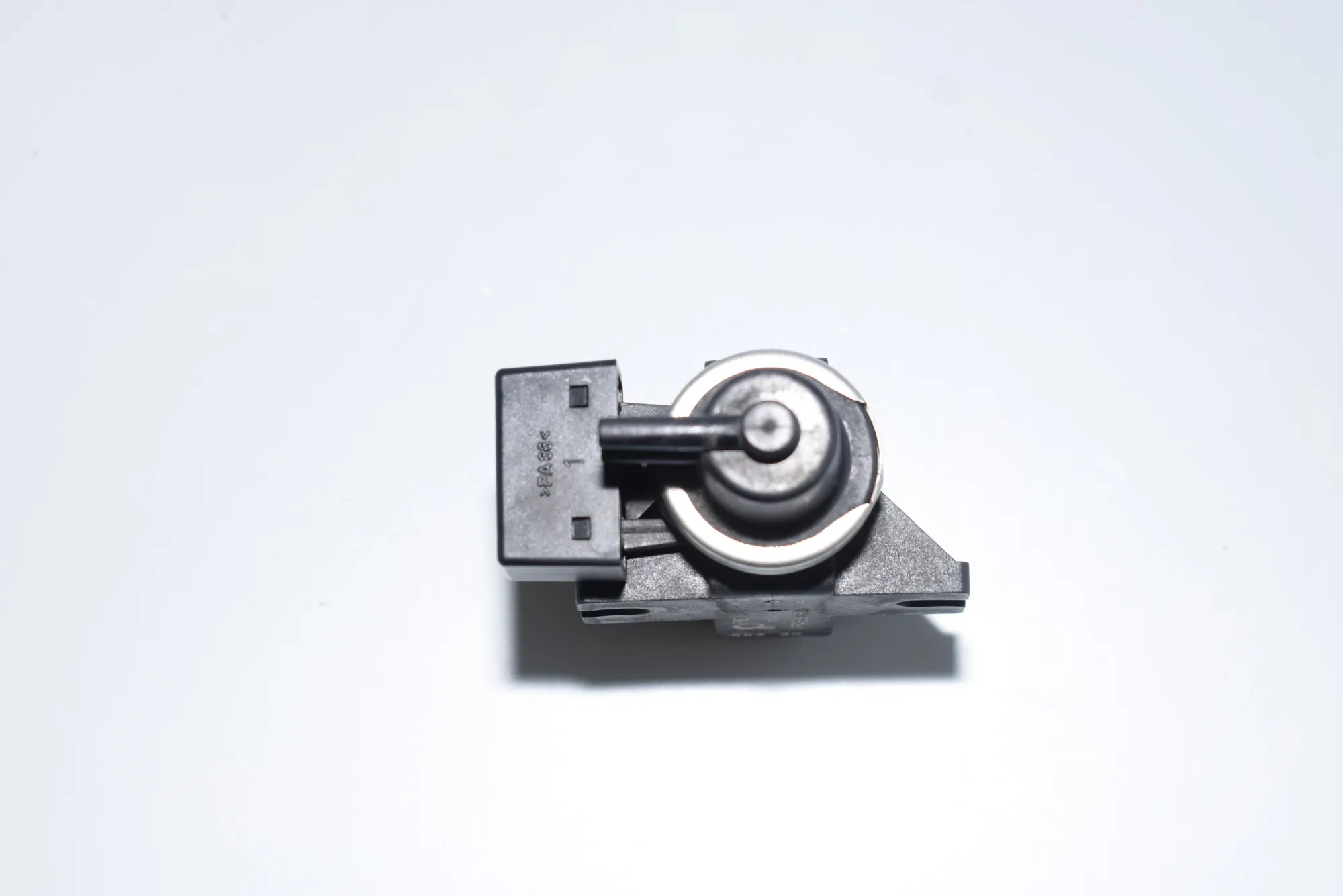 Solenoid Valve – OEM 2247906 · BMW 5 Touring (E39) 525 d 2000 – 4