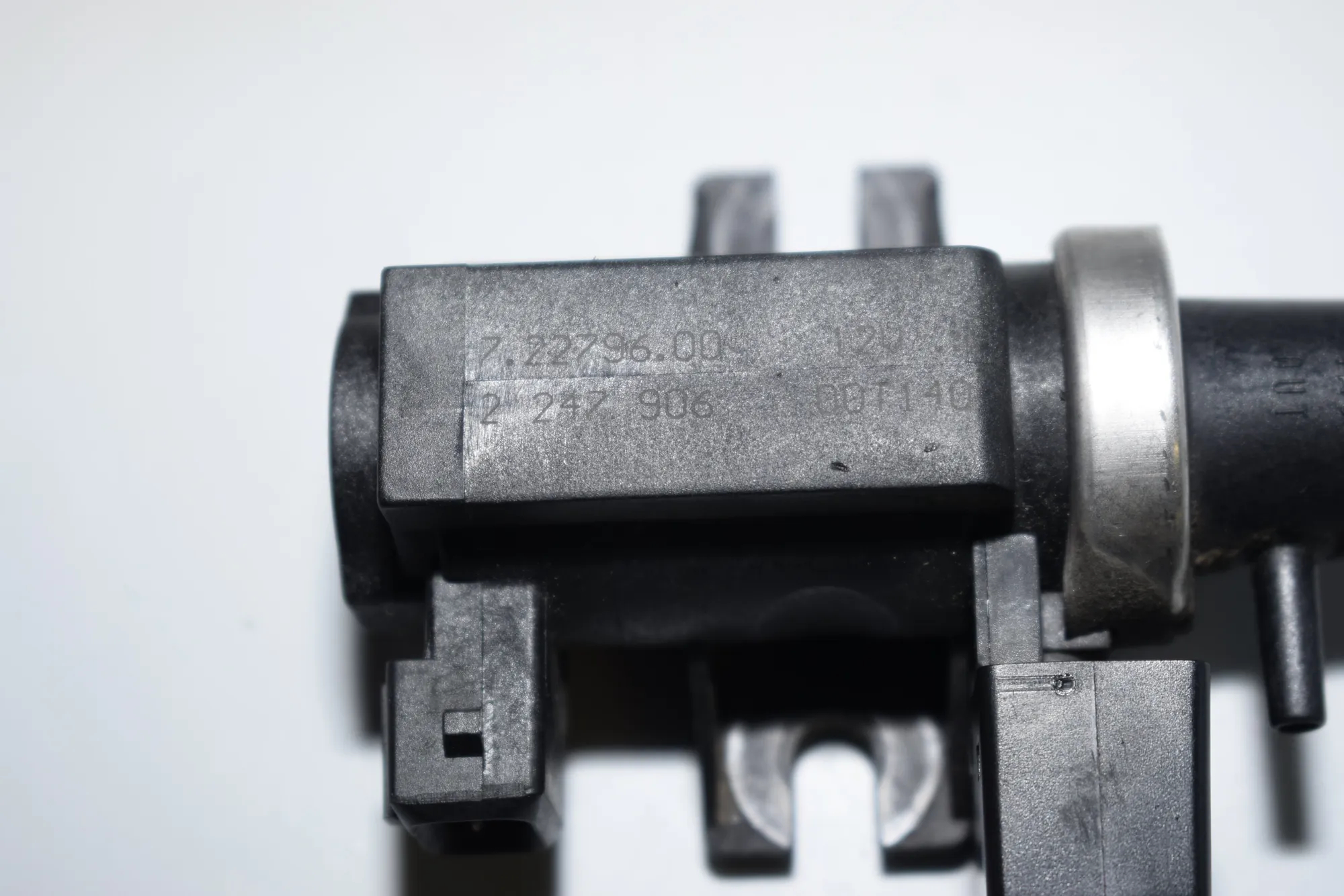 Solenoid Valve – OEM 2247906 · BMW 5 Touring (E39) 525 d 2000 – 5