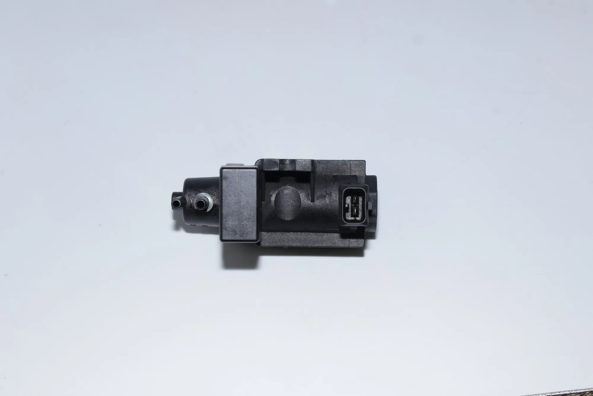 Solenoid Valve – OEM 2247906 · BMW 5 Touring (E39) 525 d 2000 – 3