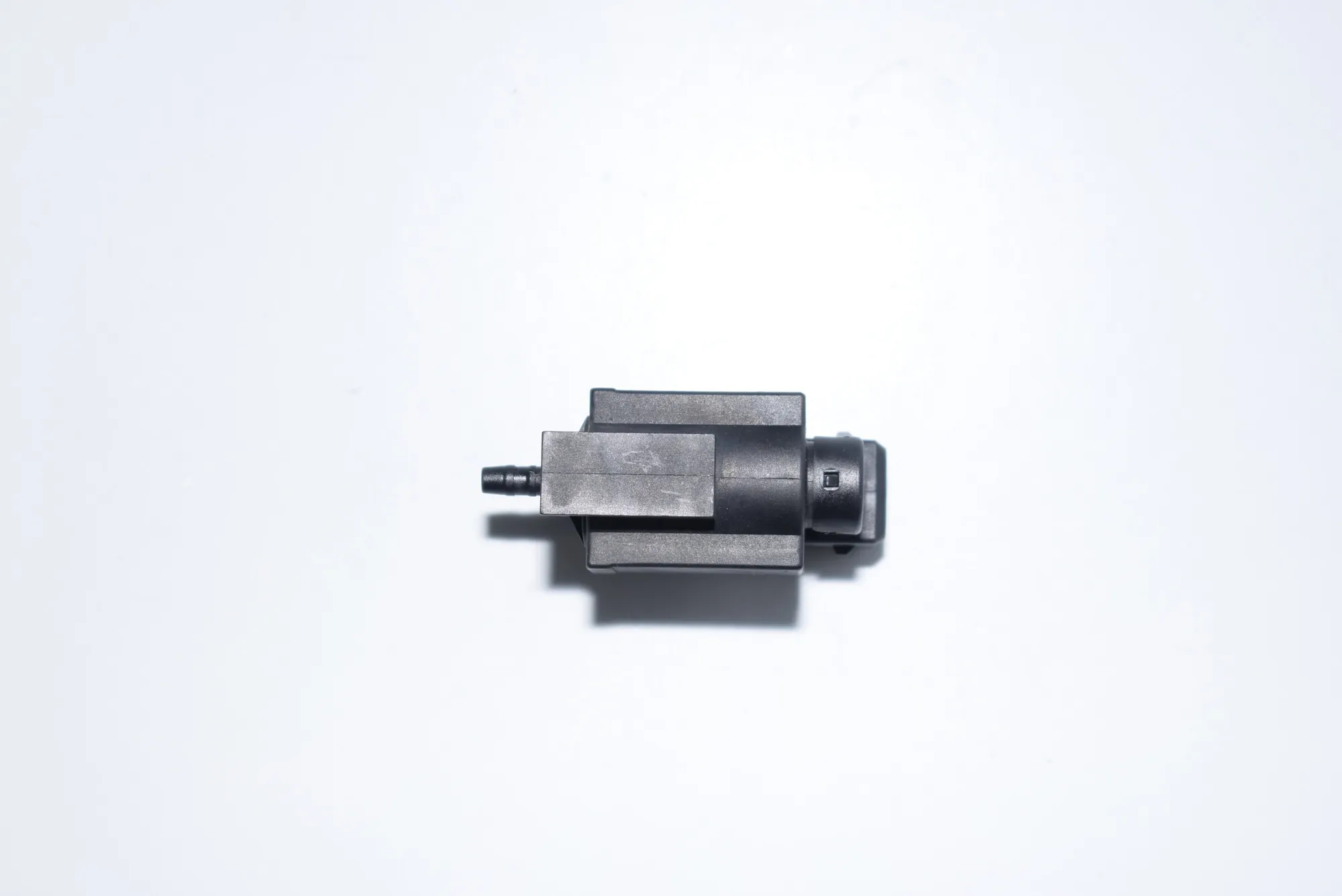 Solenoid Valve – OEM 1742712 · BMW 5 Touring (E39) 525 d 2000 – 4