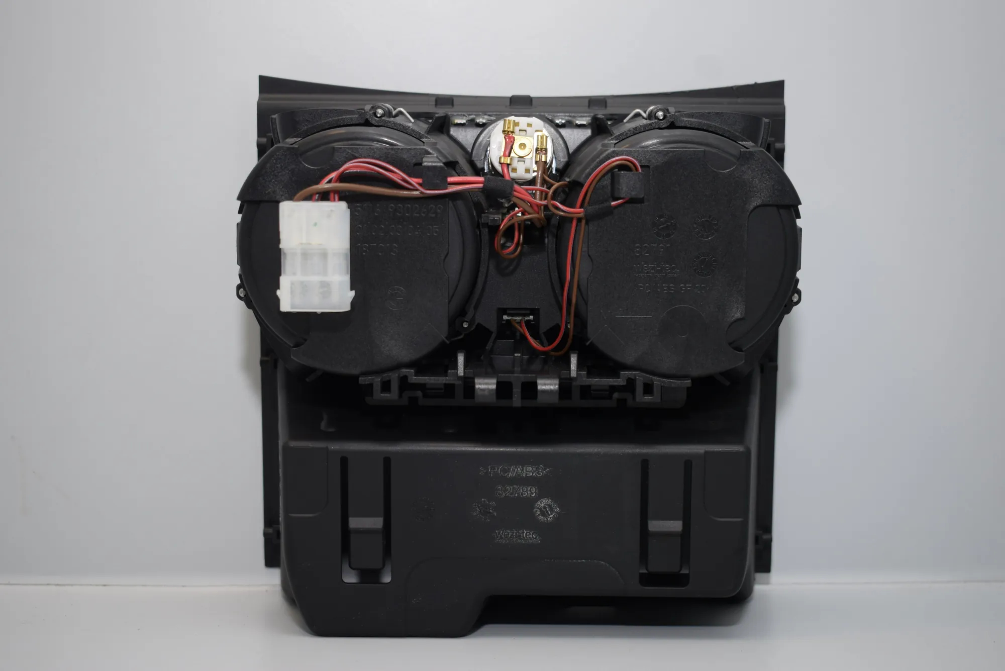 Cup Holder – OEM 9302629 · BMW 7 (G11, G12) BMW 7 (G11, G12) 740 d, Ld xDrive 2015 – 5