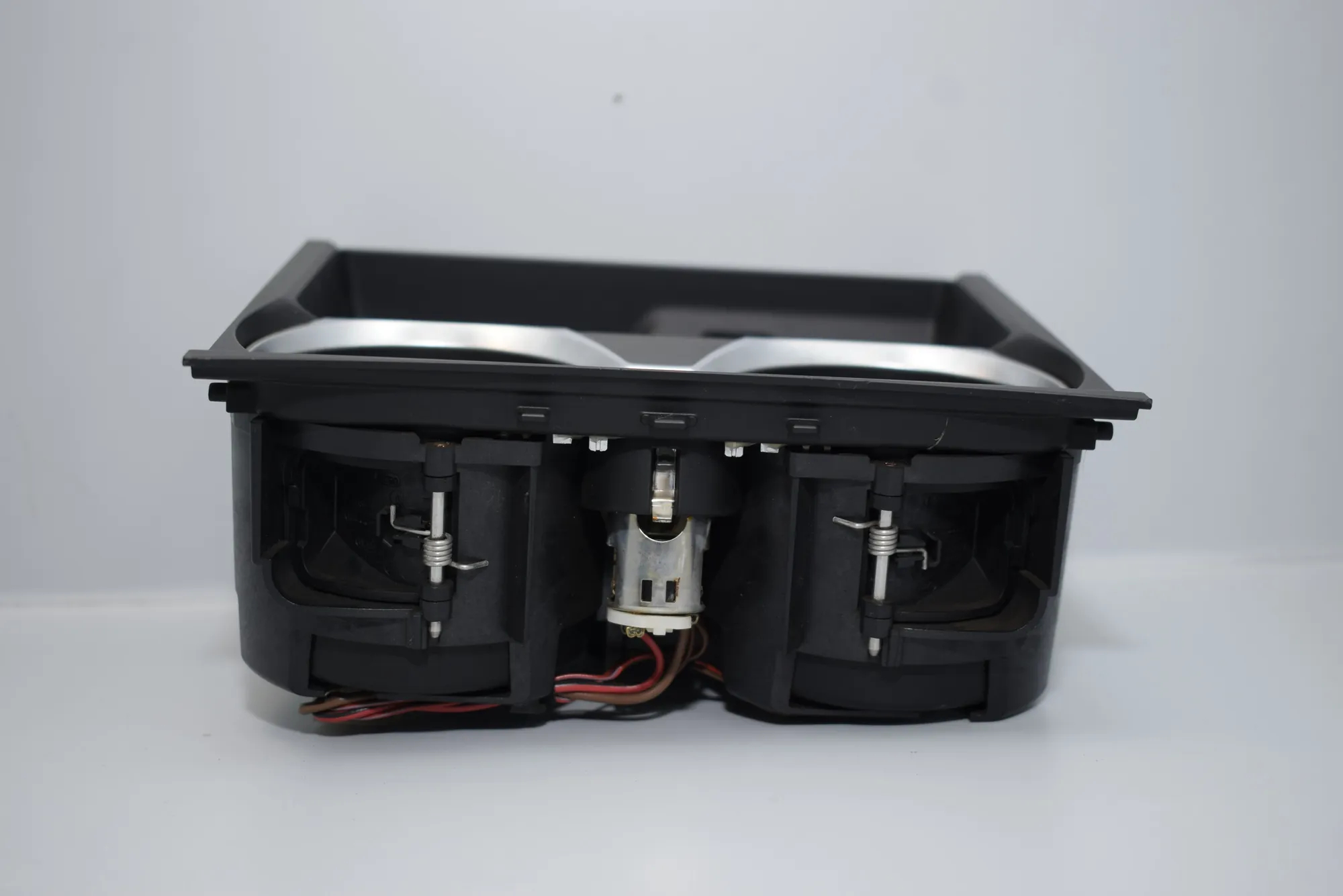 Cup Holder – OEM 9302629 · BMW 7 (G11, G12) BMW 7 (G11, G12) 740 d, Ld xDrive 2015 – 5