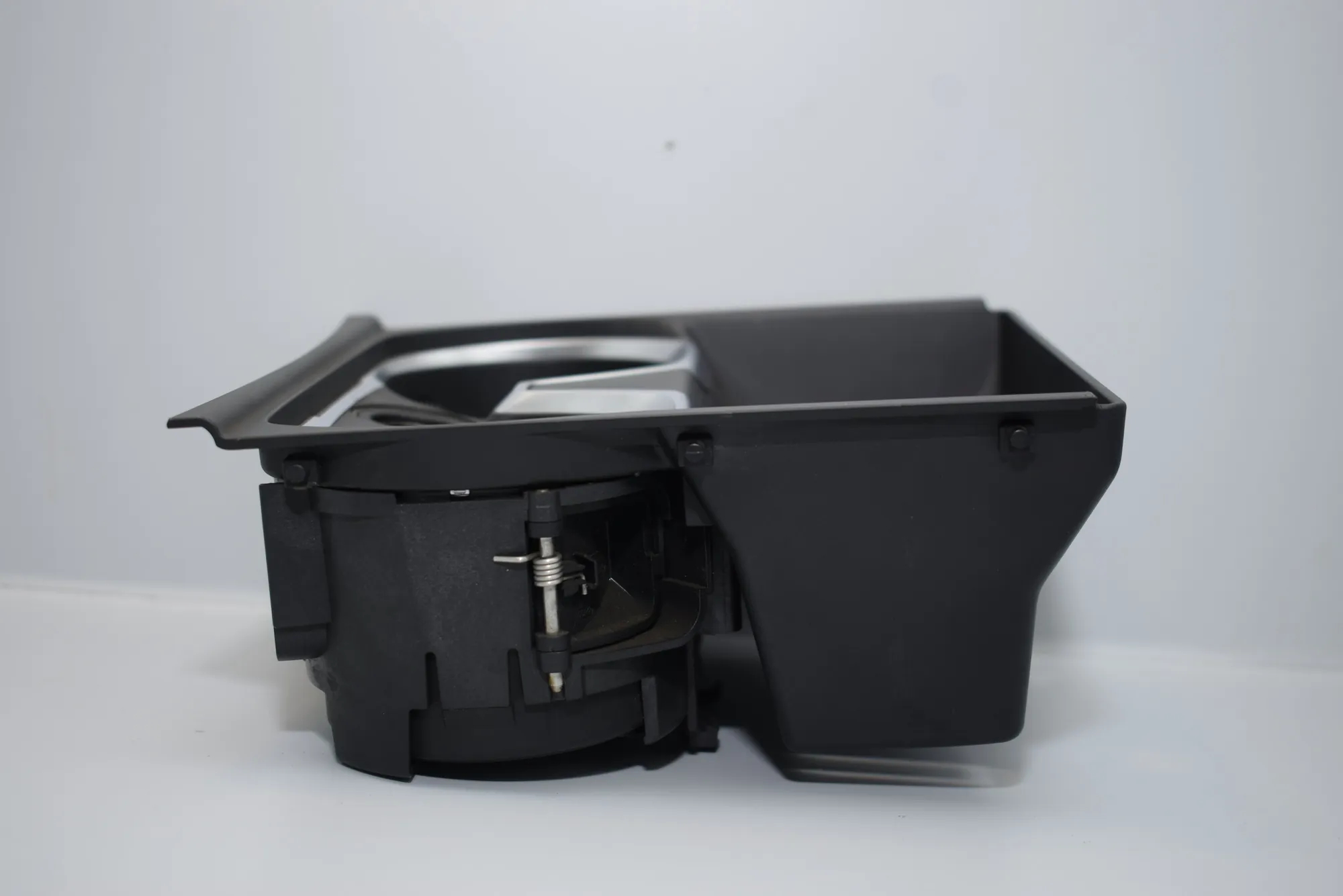 Cup Holder – OEM 9302629 · BMW 7 (G11, G12) BMW 7 (G11, G12) 740 d, Ld xDrive 2015 – 6