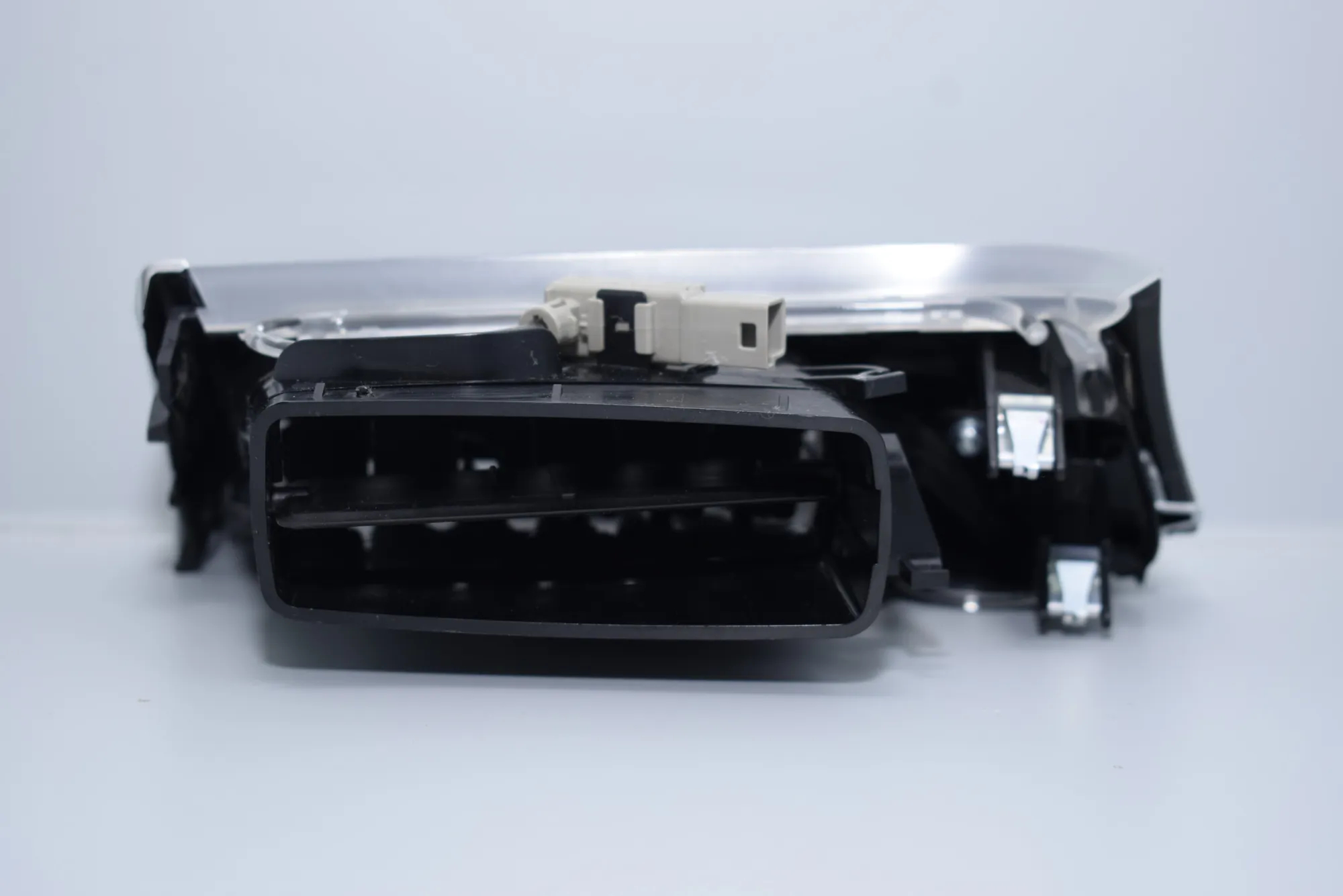 Dashboard Air Vents – OEM 9299498 · BMW 7 (G11, G12) BMW 7 (G11, G12) 2015 – 3