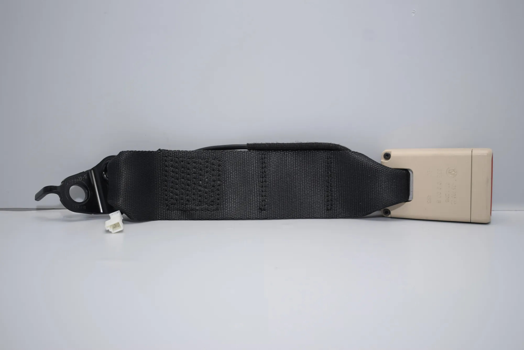 Rear Middle Seat Buckle – OEM 7435930 · BMW 7 (G11, G12) BMW 7 (G11, G12) 2016 – 3