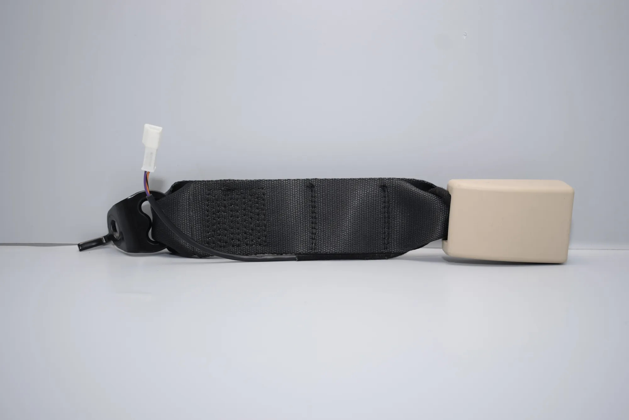 Rear Middle Seat Buckle – OEM 7435930 · BMW 7 (G11, G12) BMW 7 (G11, G12) 2016
