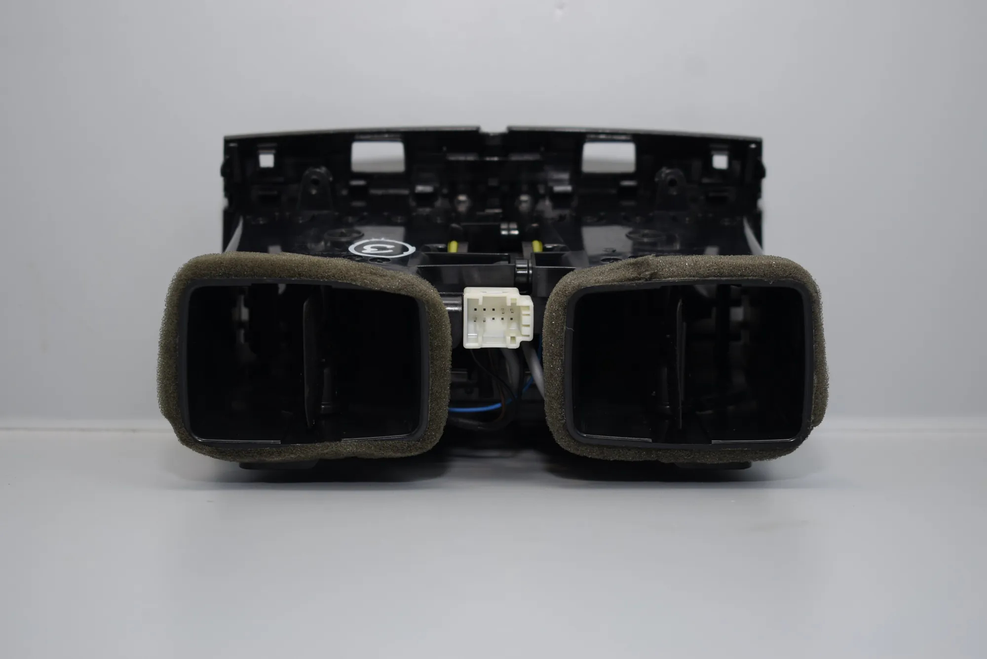 Dashboard Air Vents – OEM NA · BMW 7 (G11, G12) BMW 7 (G11, G12) 2015 – 3