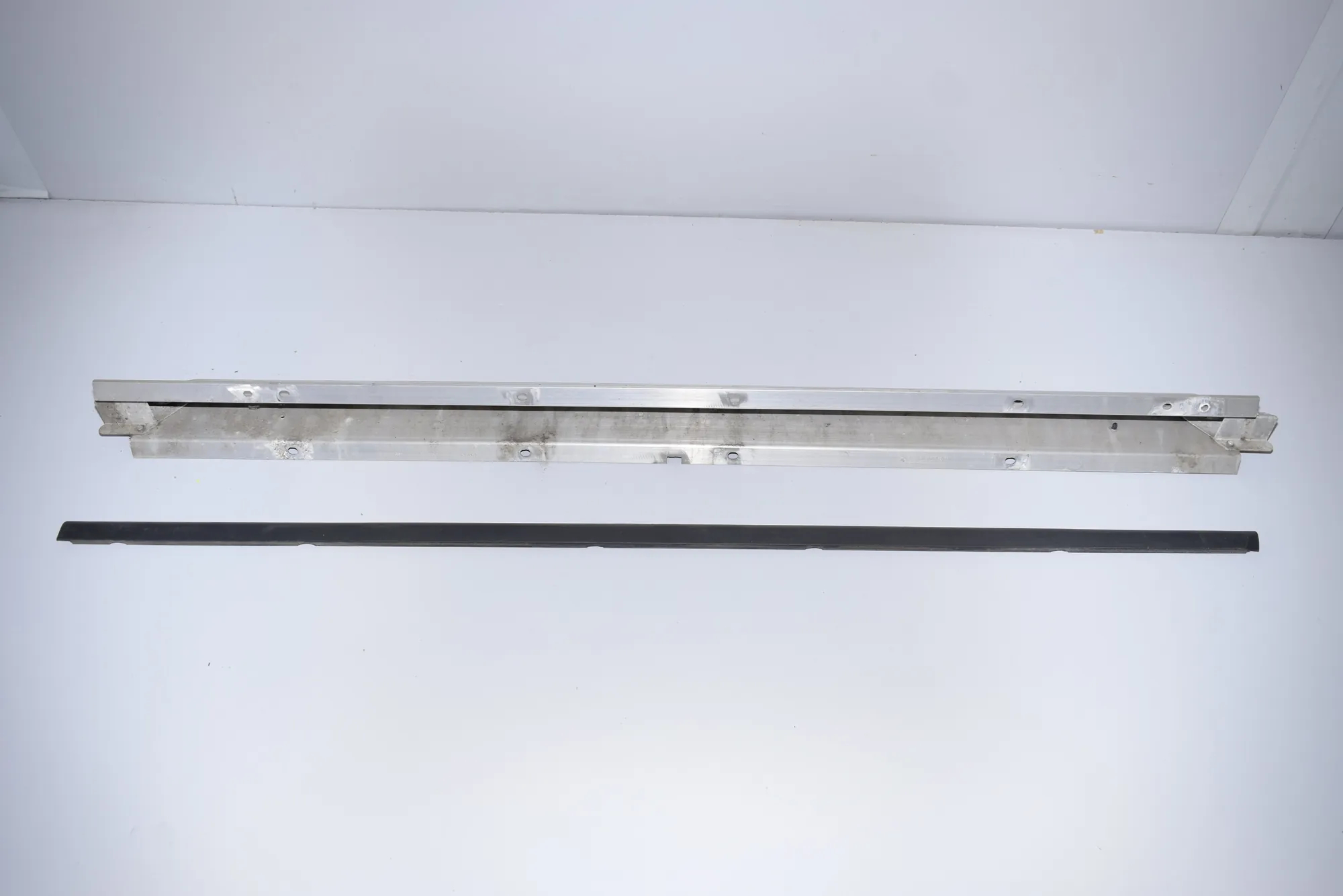 Right Side Metallic Sideskirt Cover – OEM 8408678 · BMW X5 (E53) 3.0 d 2005 – 4