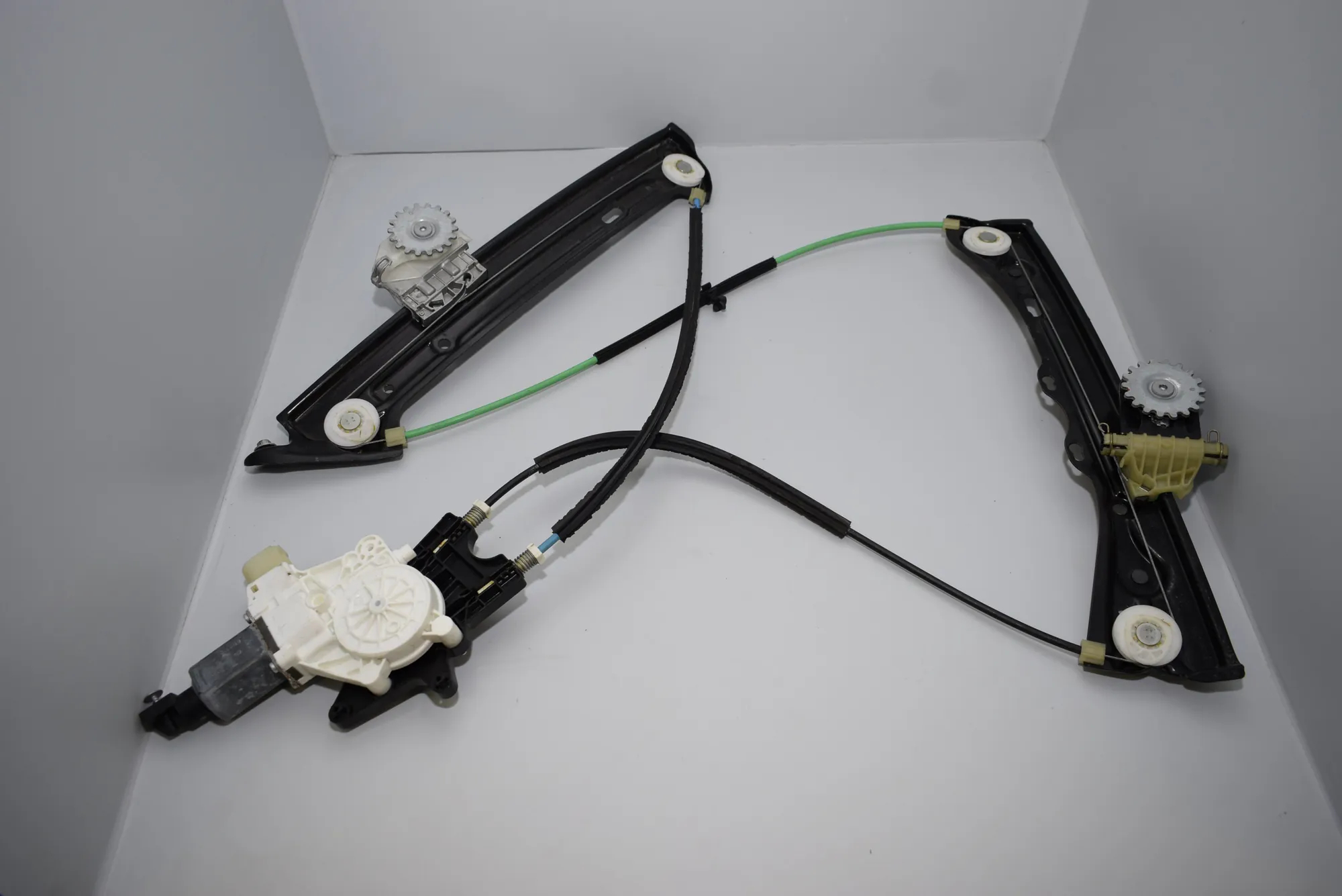 Front Right Door Window Regulator – OEM 7281624 · BMW 4 Coupe (F32, F82) BMW 4 Coupe (F32, F82) 2013