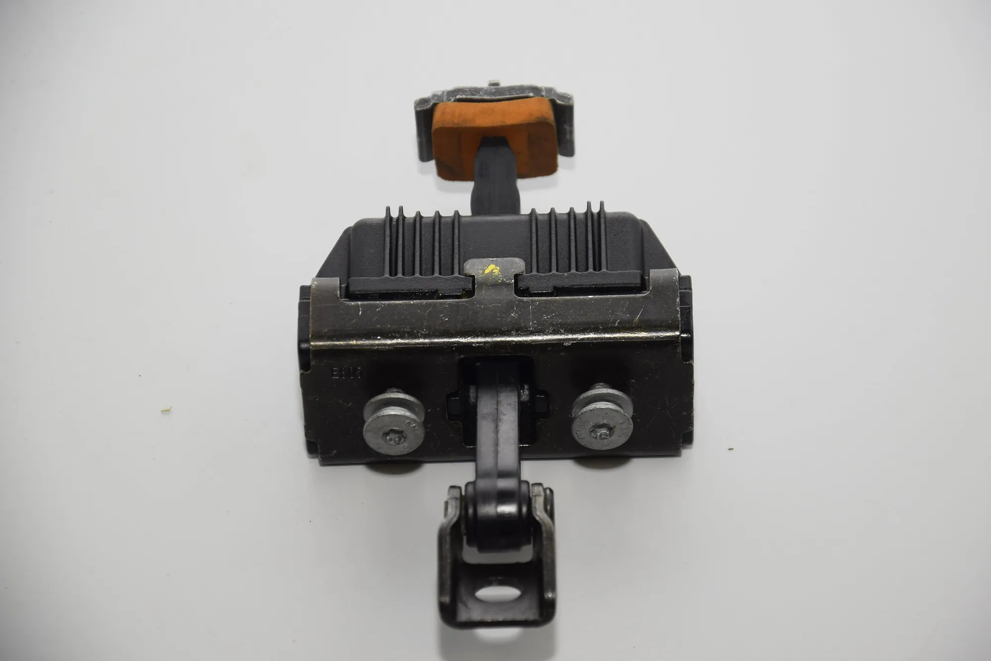 Front Left Door Hinge – OEM 7009111 · BMW 6 Cabrio (E64) BMW 6 Cabrio (E64) 2005 – 4